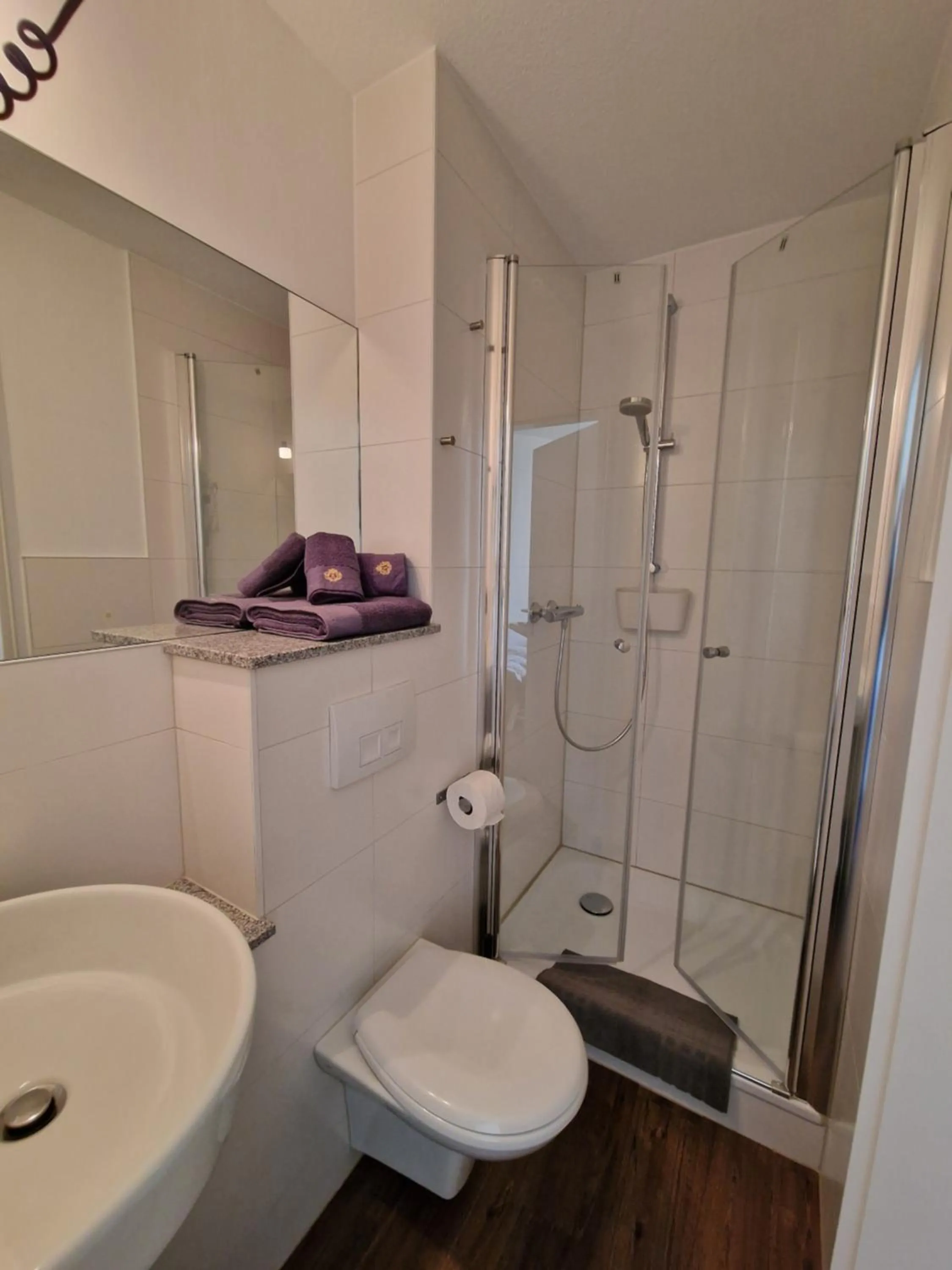 Shower in Zur Sonne "Gasthaus-Bar-Events"