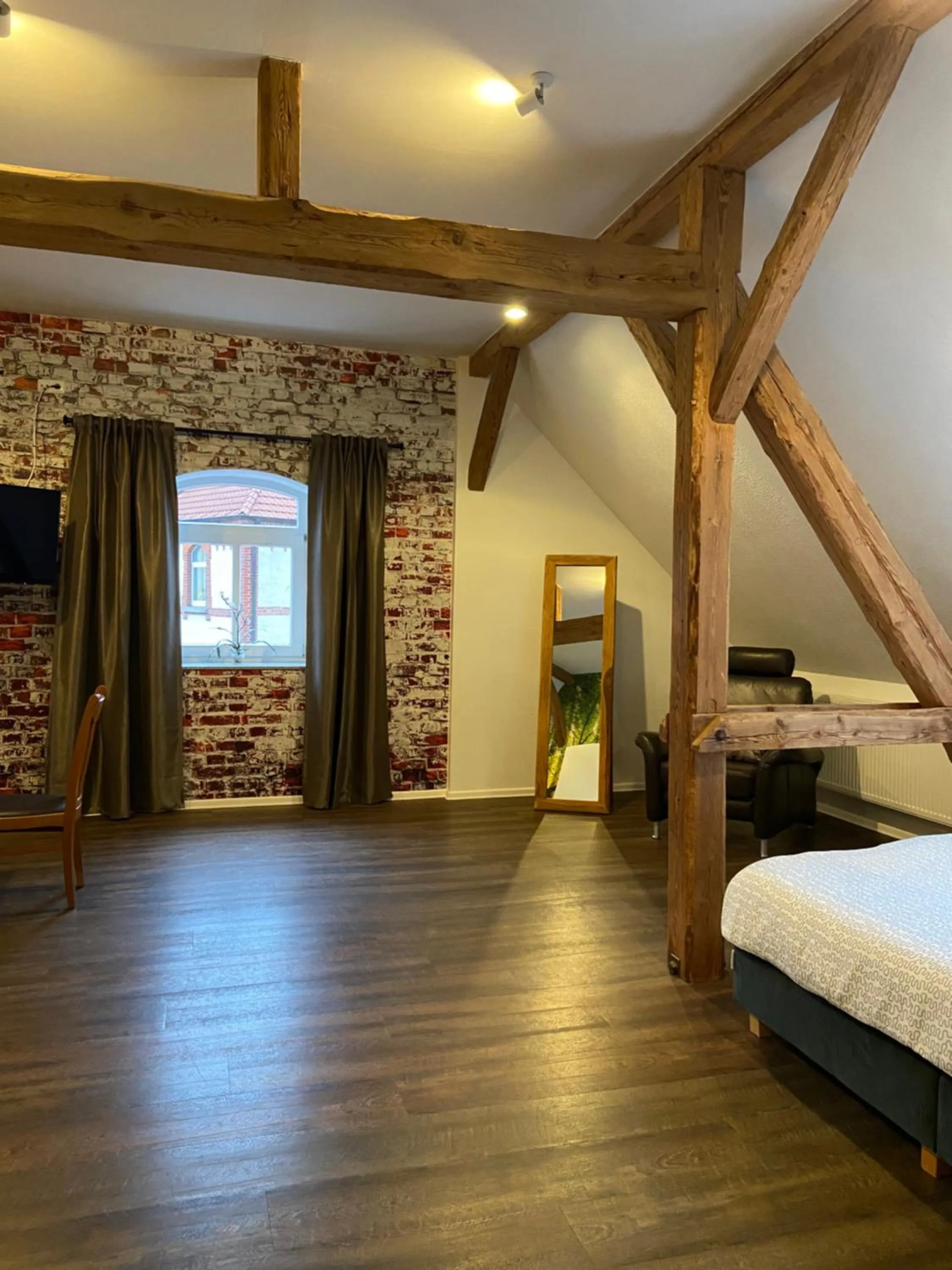 Photo of the whole room, Bed in Zur Sonne "Gasthaus-Bar-Events"
