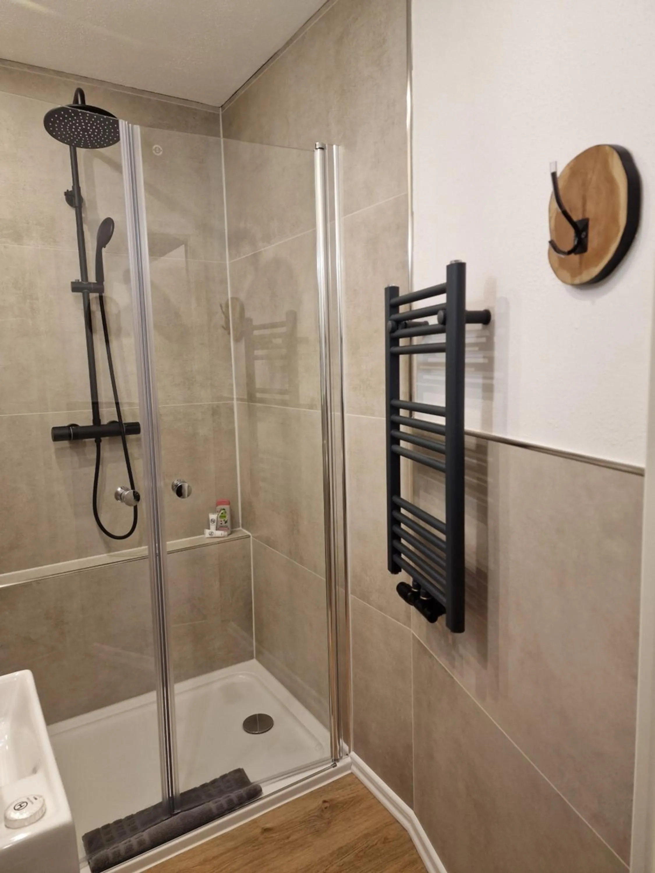 Shower in Zur Sonne "Gasthaus-Bar-Events"