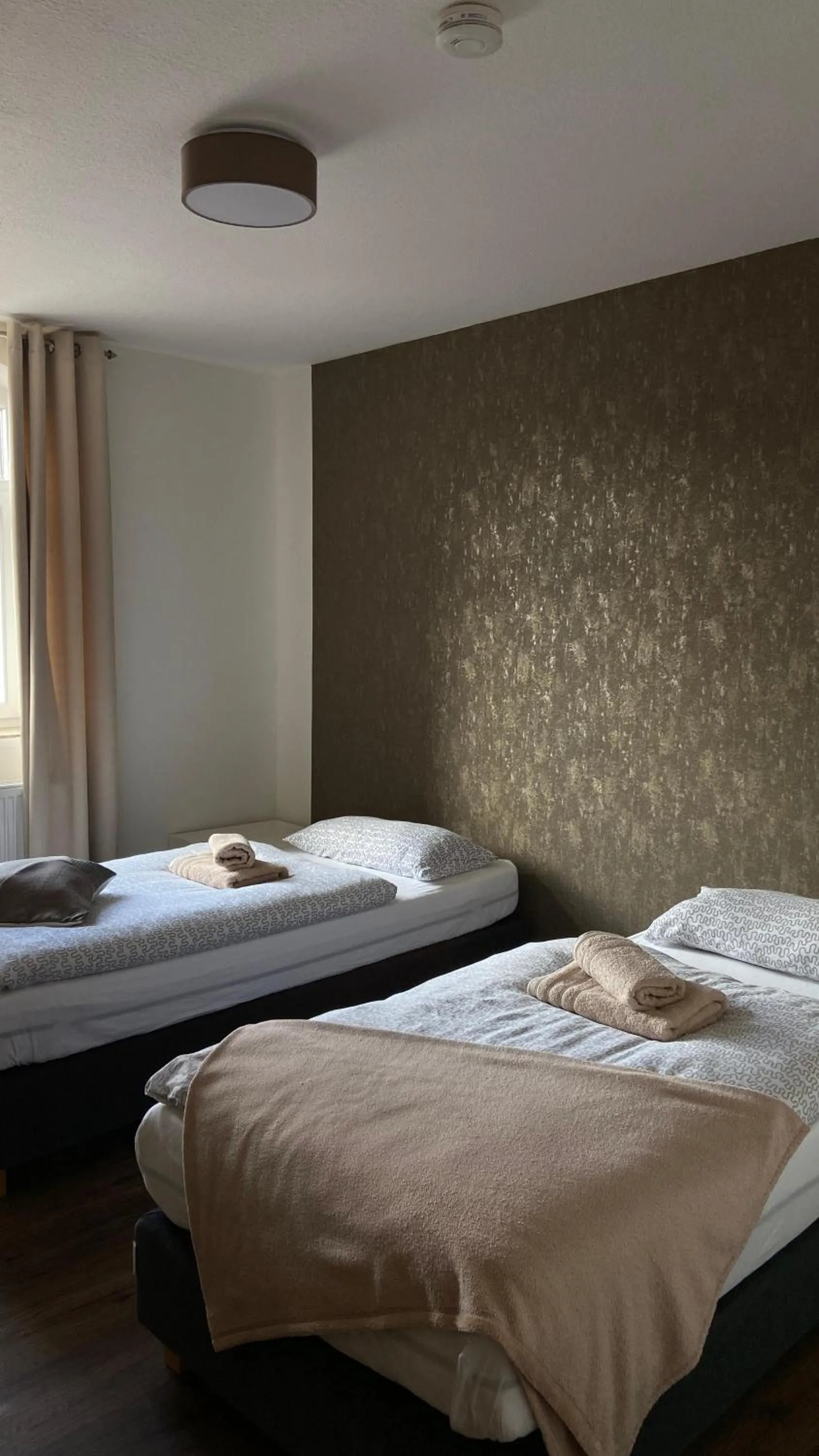 Bed in Zur Sonne "Gasthaus-Bar-Events"
