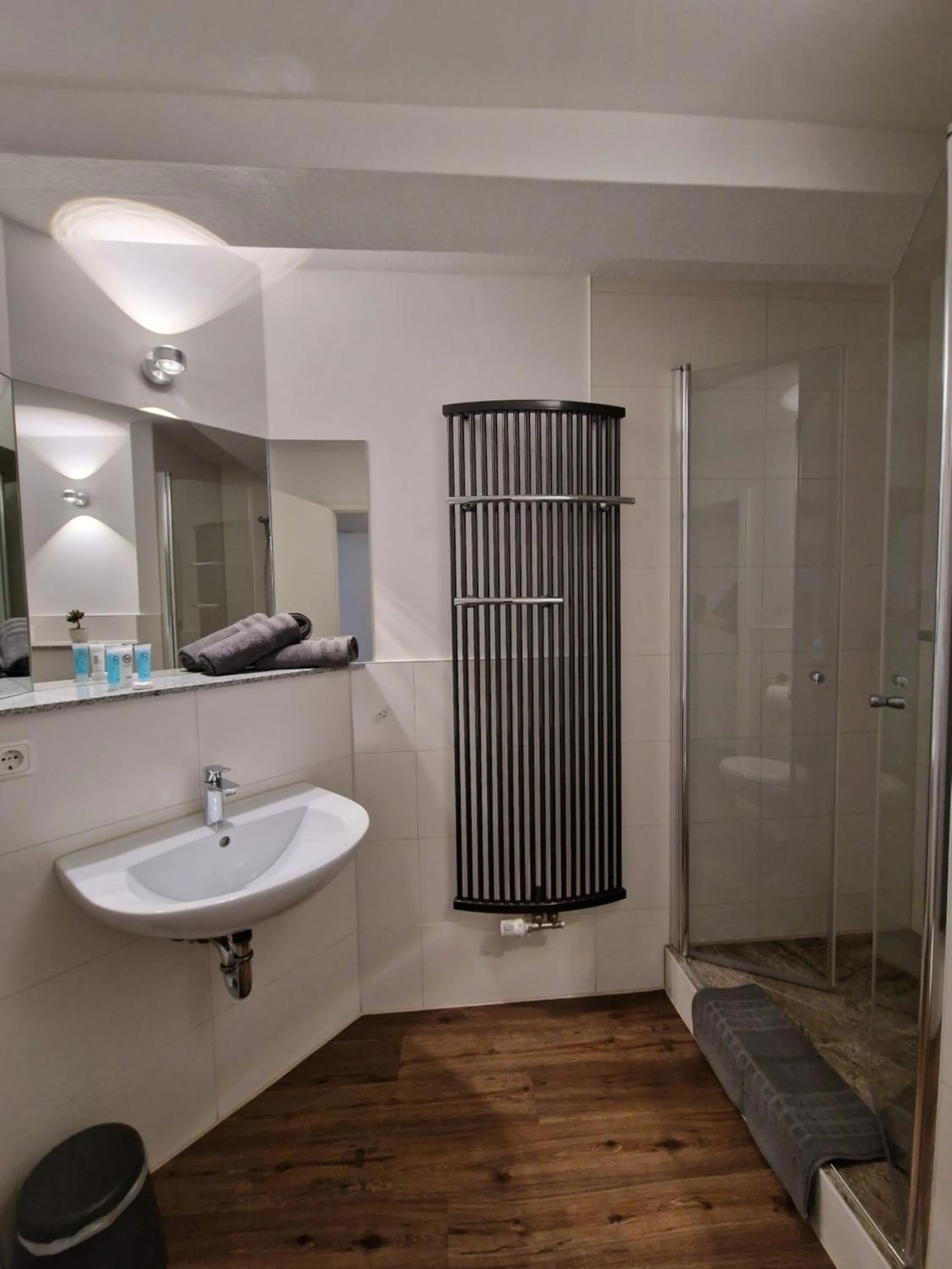 Shower in Zur Sonne "Gasthaus-Bar-Events"