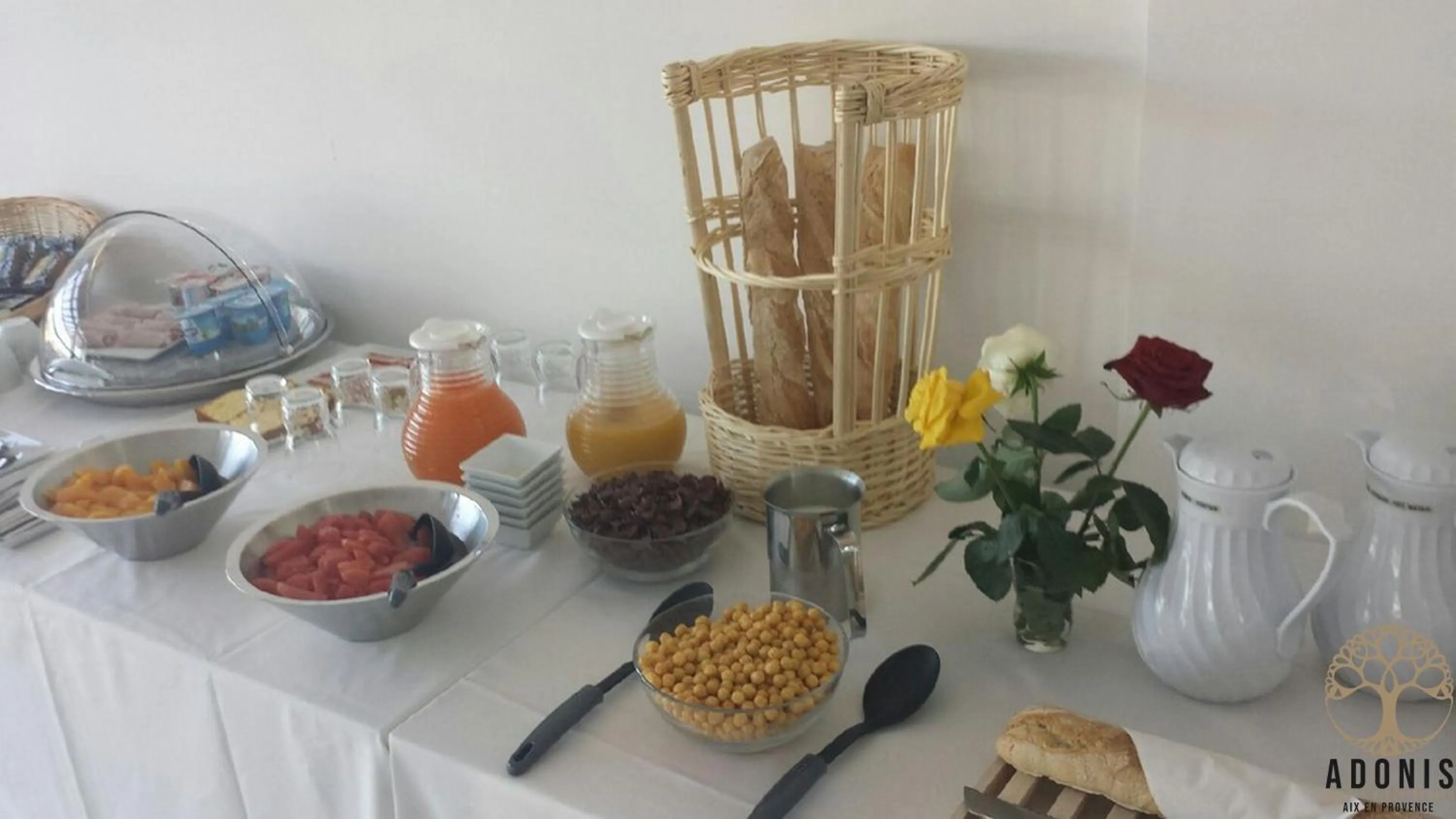 Breakfast in Adonis Aix en Provence