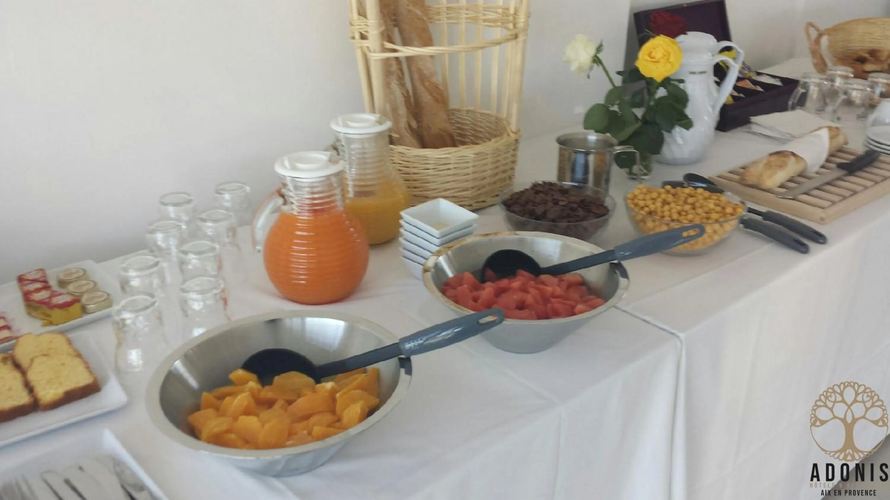 Breakfast in Adonis Aix en Provence