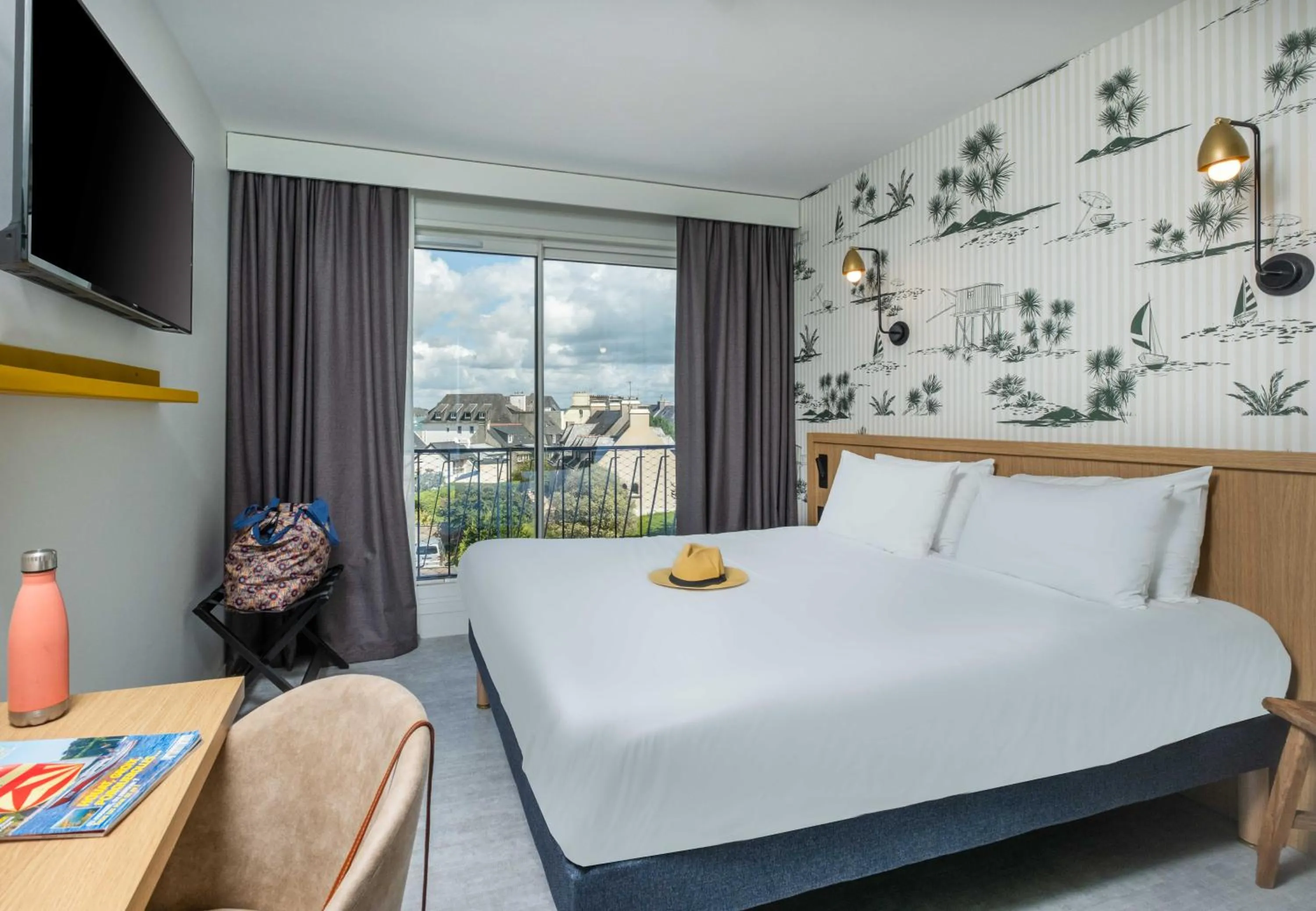 Photo of the whole room, Bed in L'Escale Marine, The Originals Relais