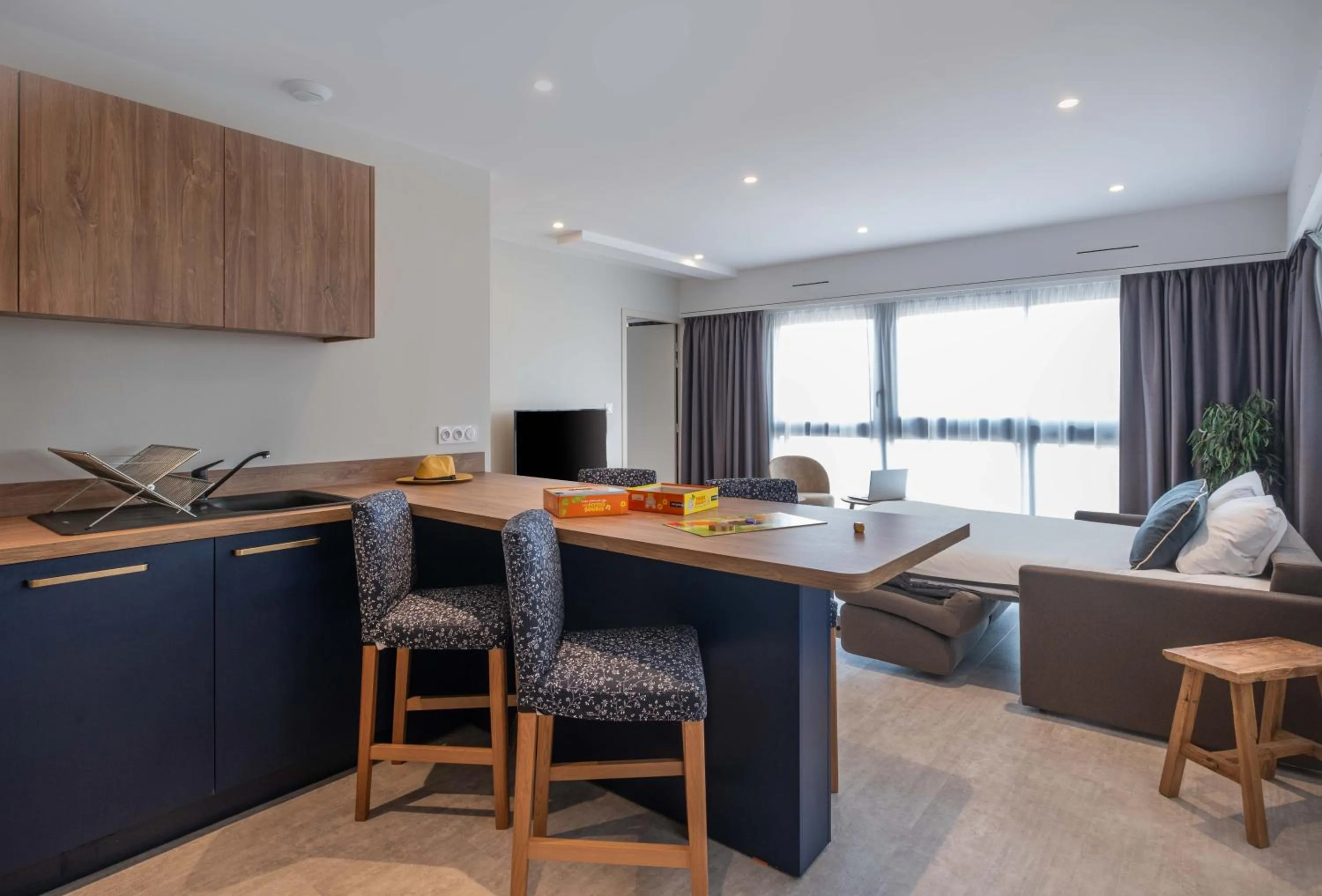 Living room in L'Escale Marine, The Originals Relais