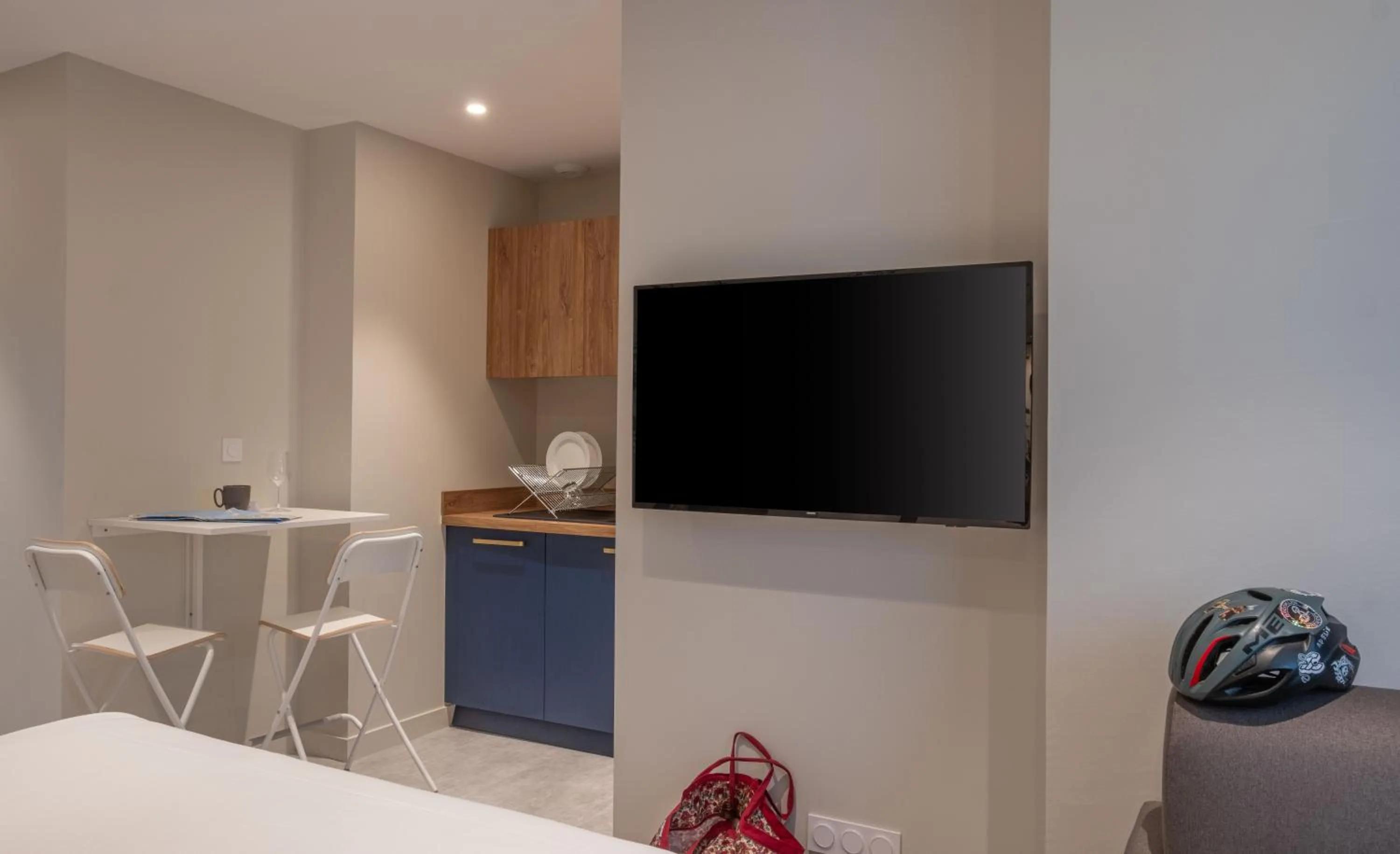 Kitchen or kitchenette in L'Escale Marine, The Originals Relais