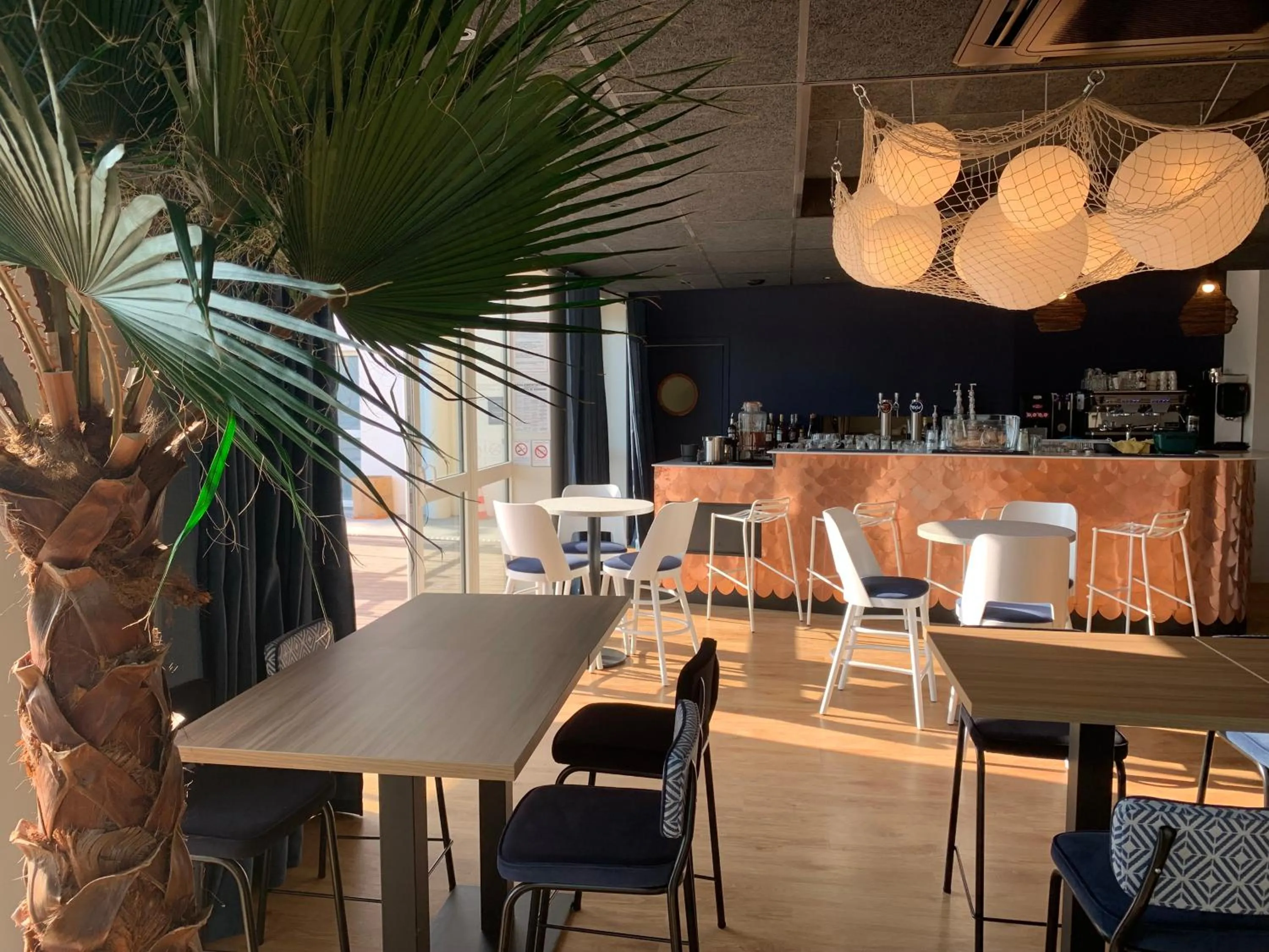 Restaurant/places to eat in L'Escale Marine, The Originals Relais