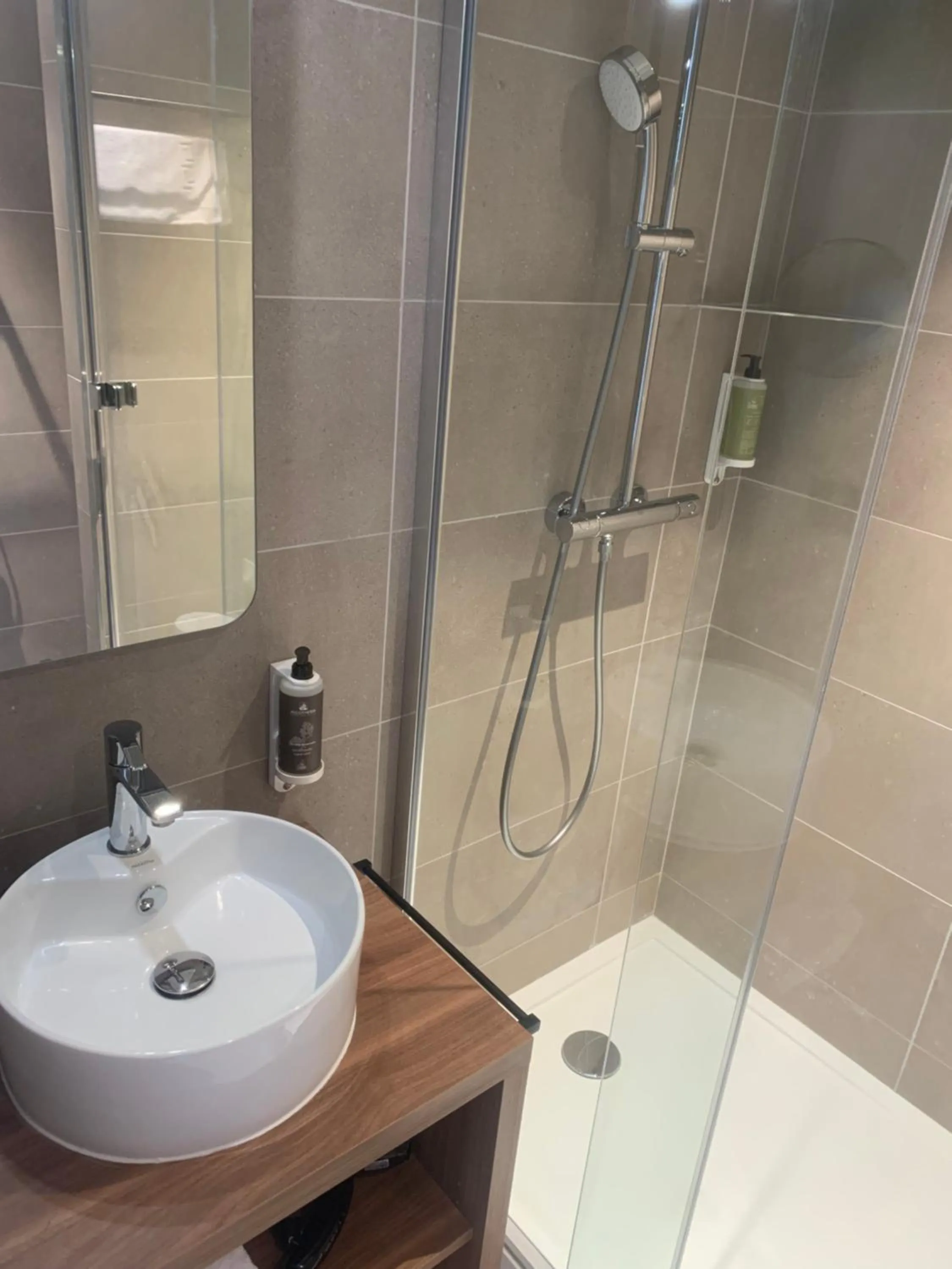 Bathroom in L'Escale Marine, The Originals Relais