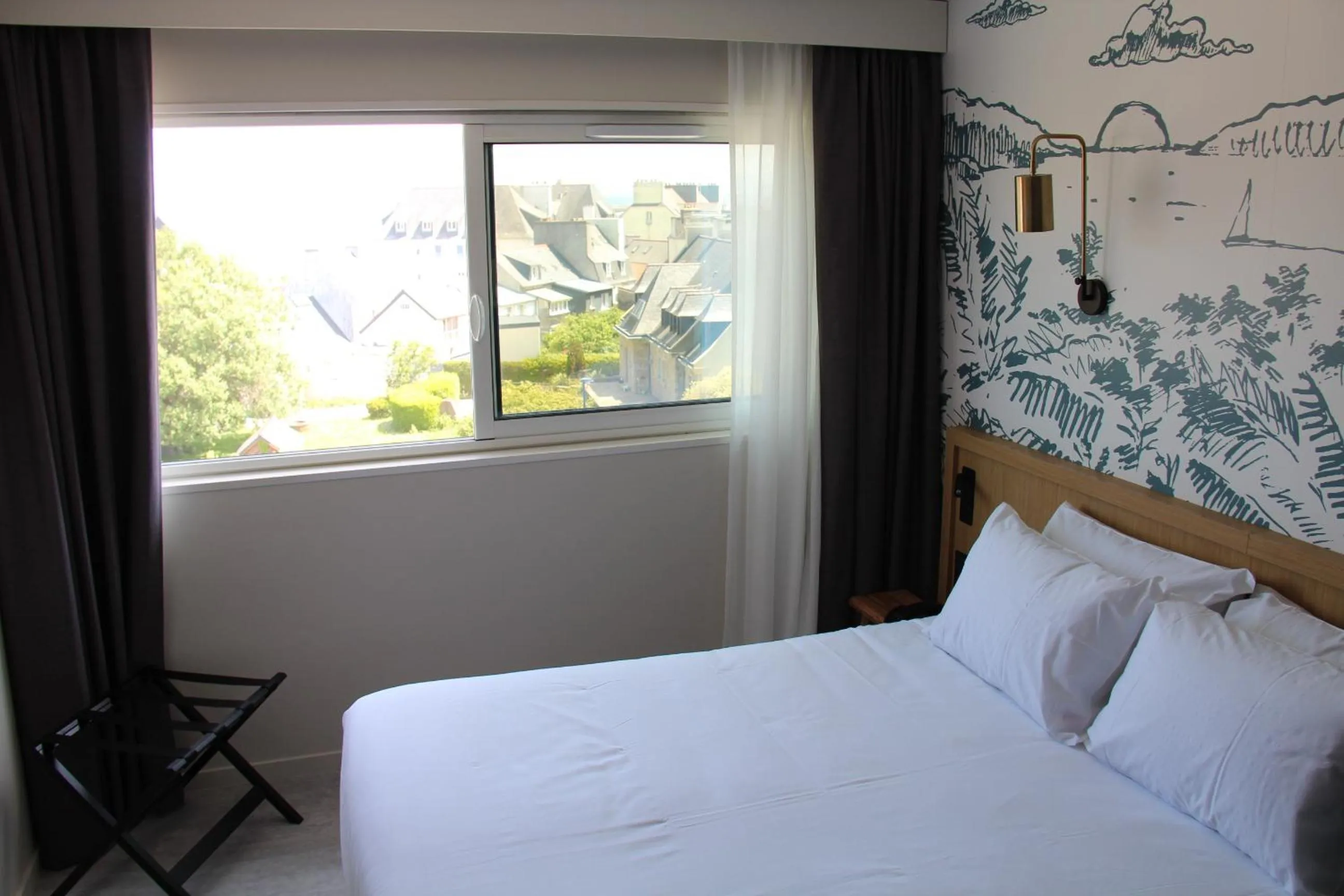 Bed in L'Escale Marine, The Originals Relais