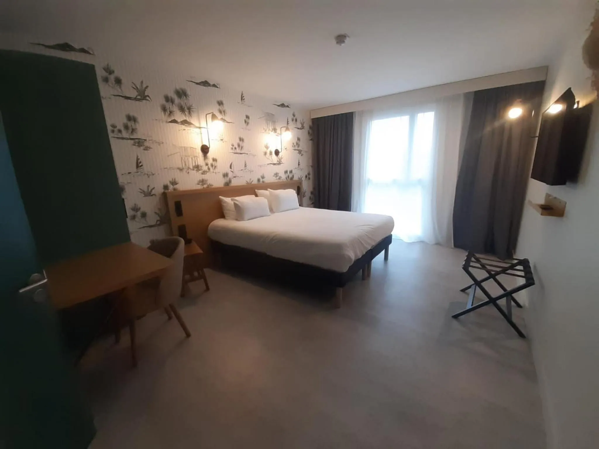 Photo of the whole room, Bed in L'Escale Marine, The Originals Relais