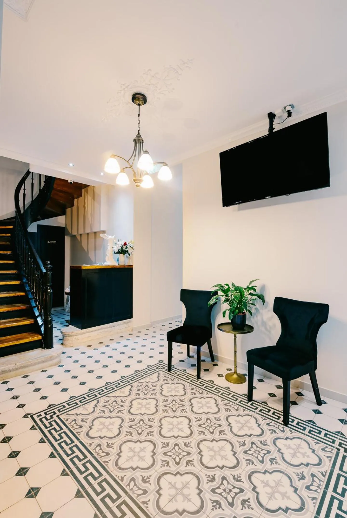 TV and multimedia in Neapolis 1897 Boutique Luxury Rooms