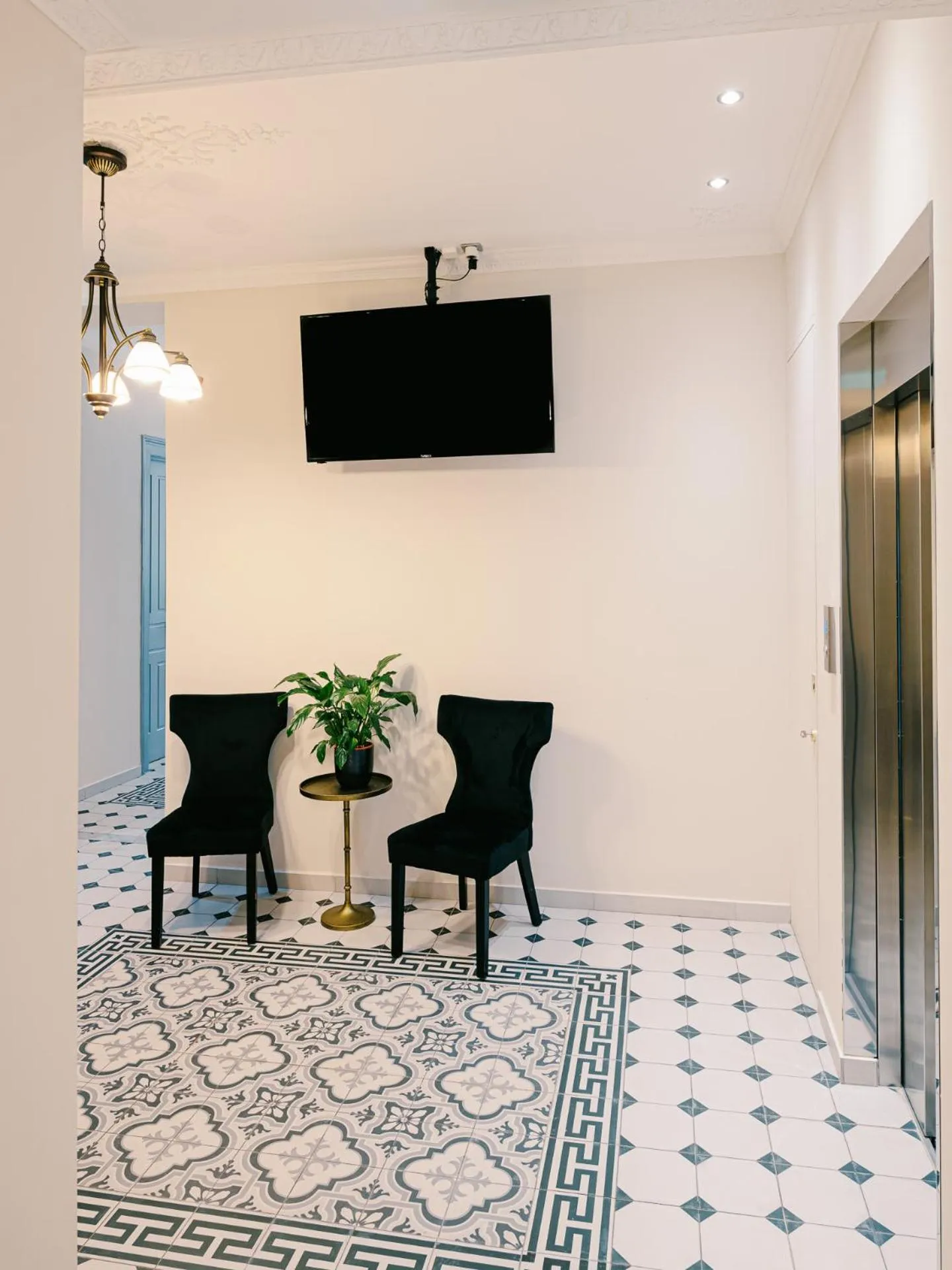 TV and multimedia in Neapolis 1897 Boutique Luxury Rooms