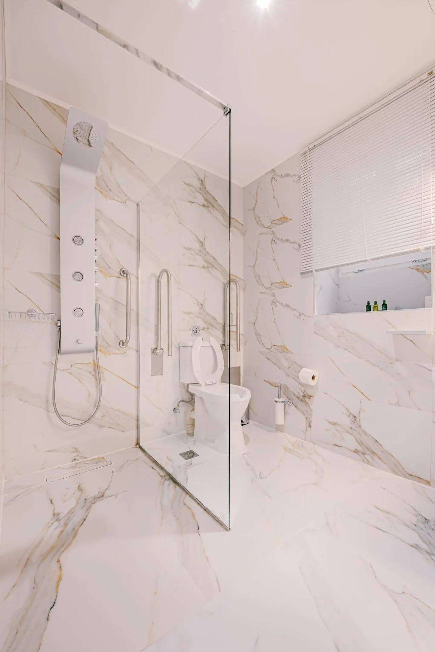 Shower in Neapolis 1897 Boutique Luxury Rooms