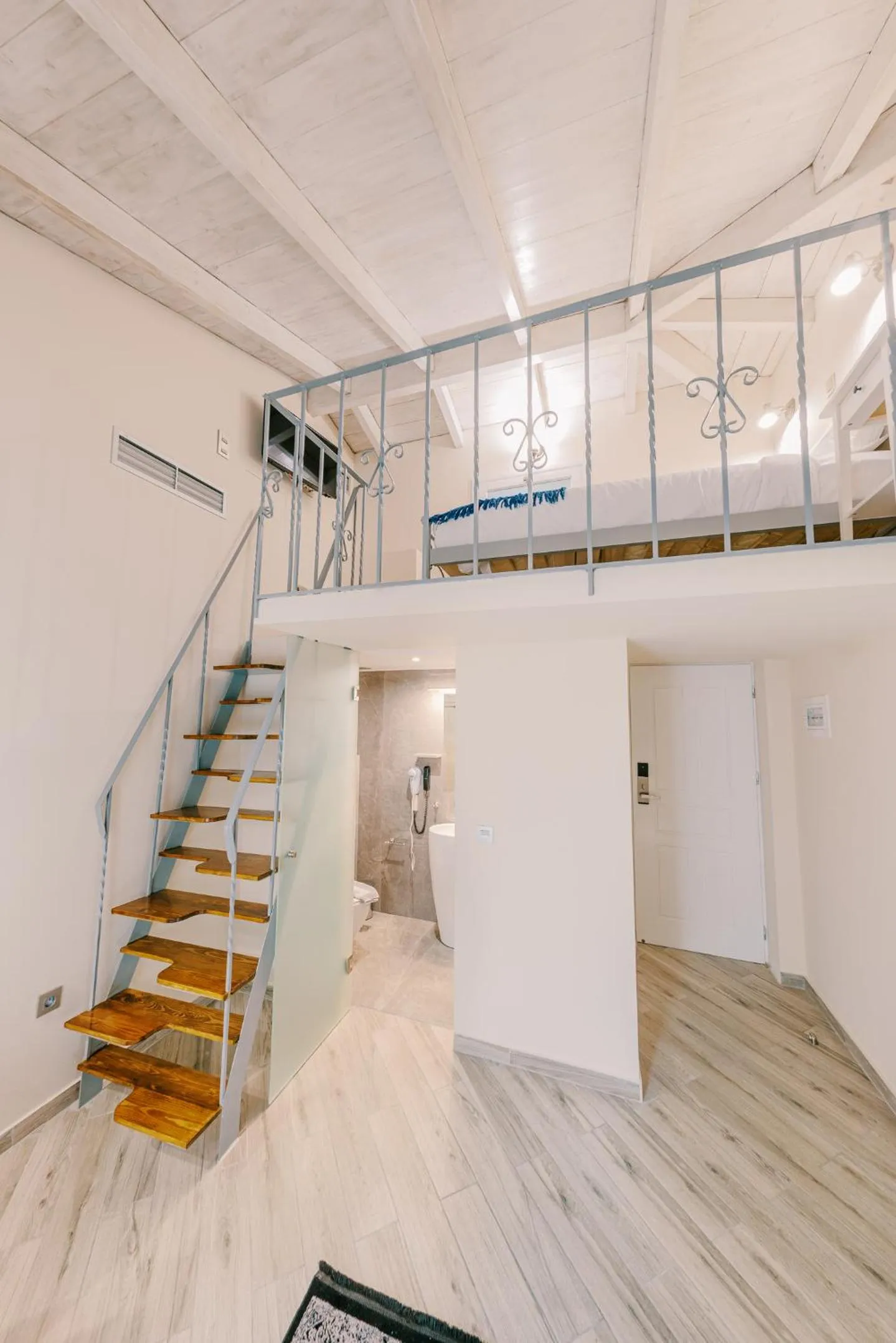 Gorgo Triple Room with Balcony 3rd Floor in Neapolis 1897 Boutique Luxury Rooms