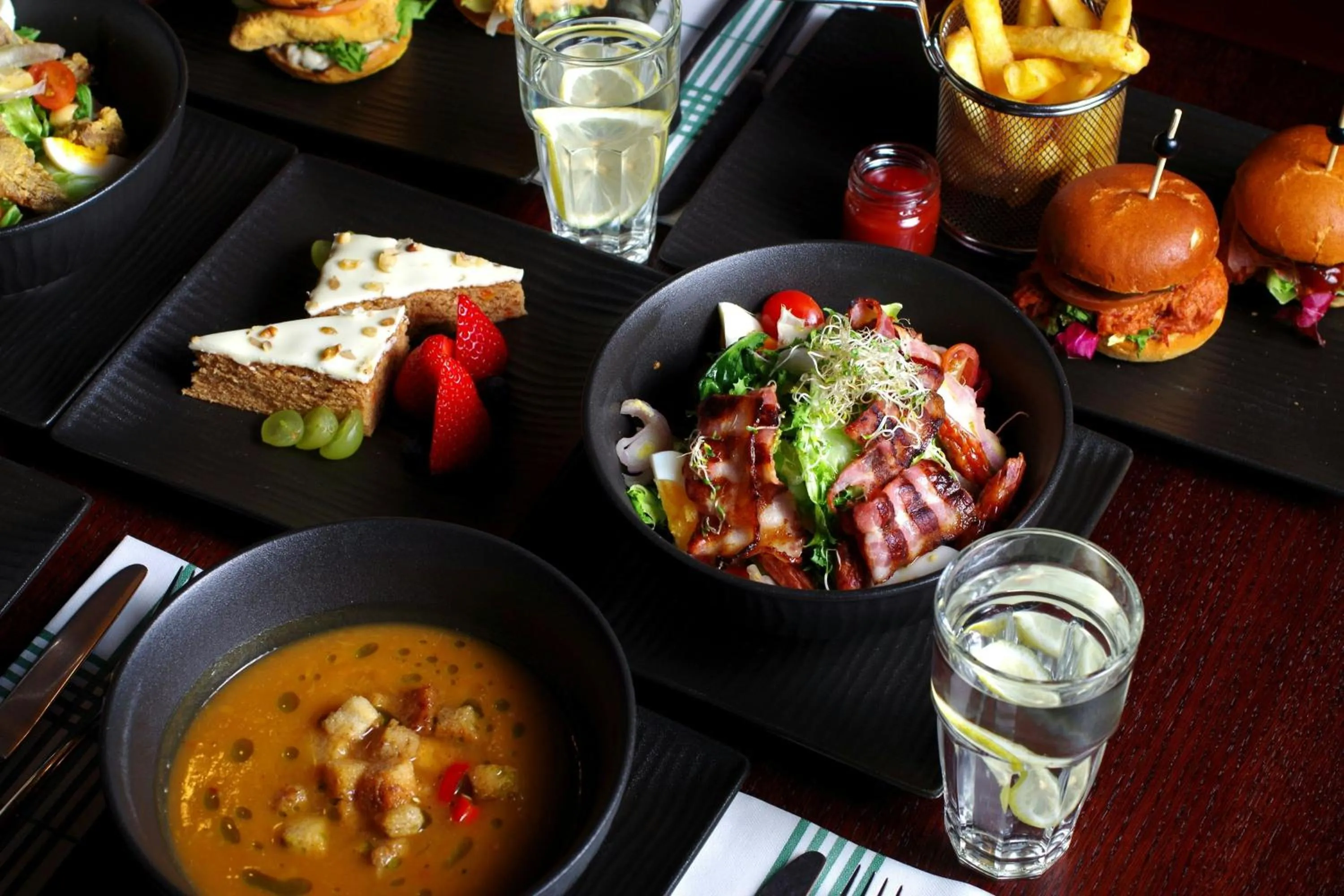 Restaurant/places to eat in Sheraton Poznan Hotel