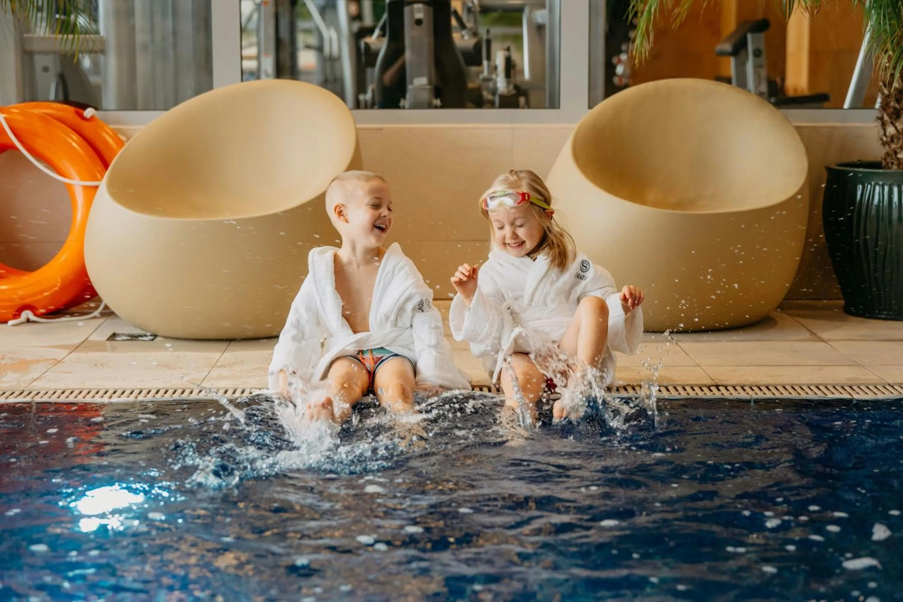 Swimming pool in Sheraton Poznan Hotel