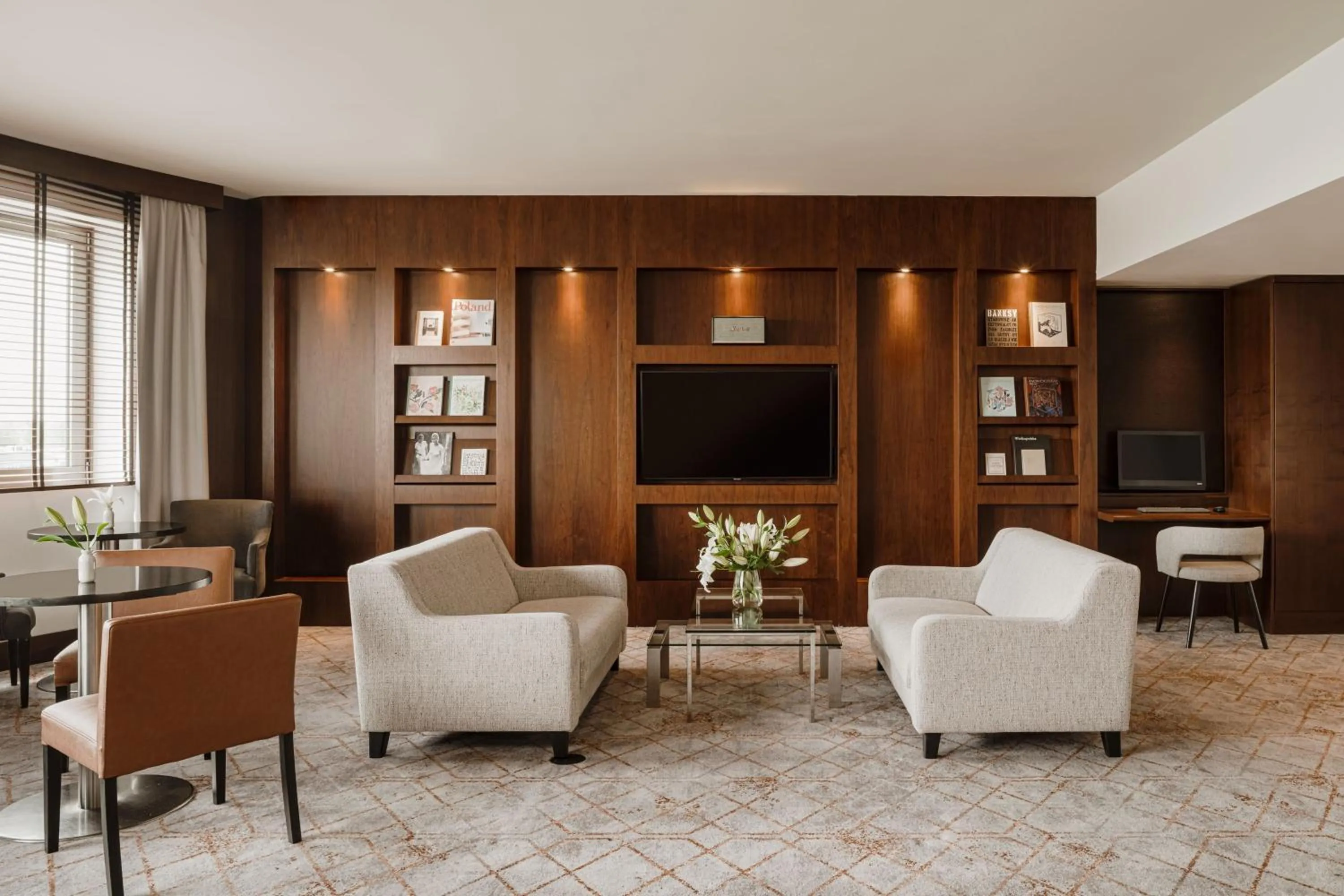 Lounge or bar in Sheraton Poznan Hotel