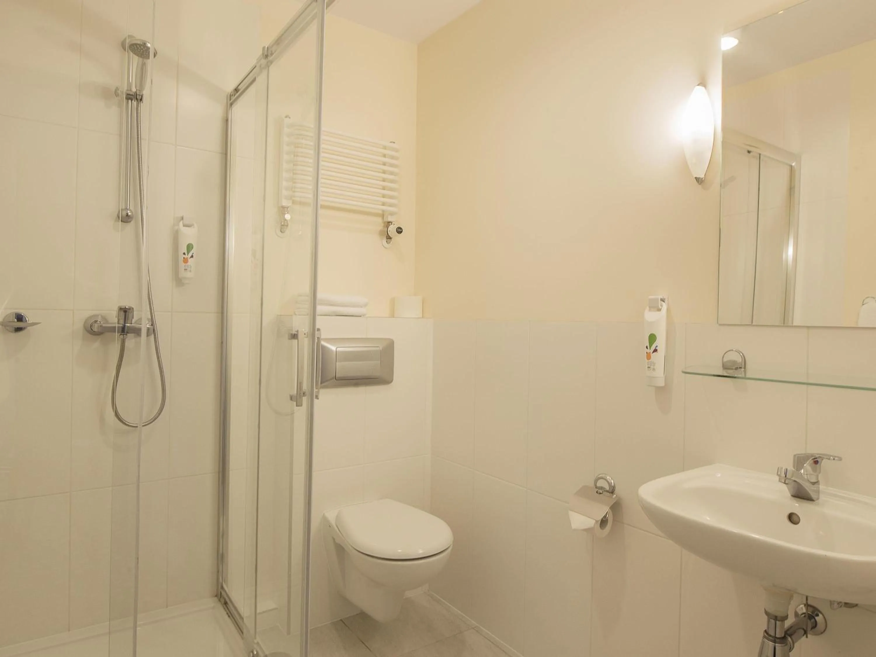 Bedroom in ibis Styles Warszawa West