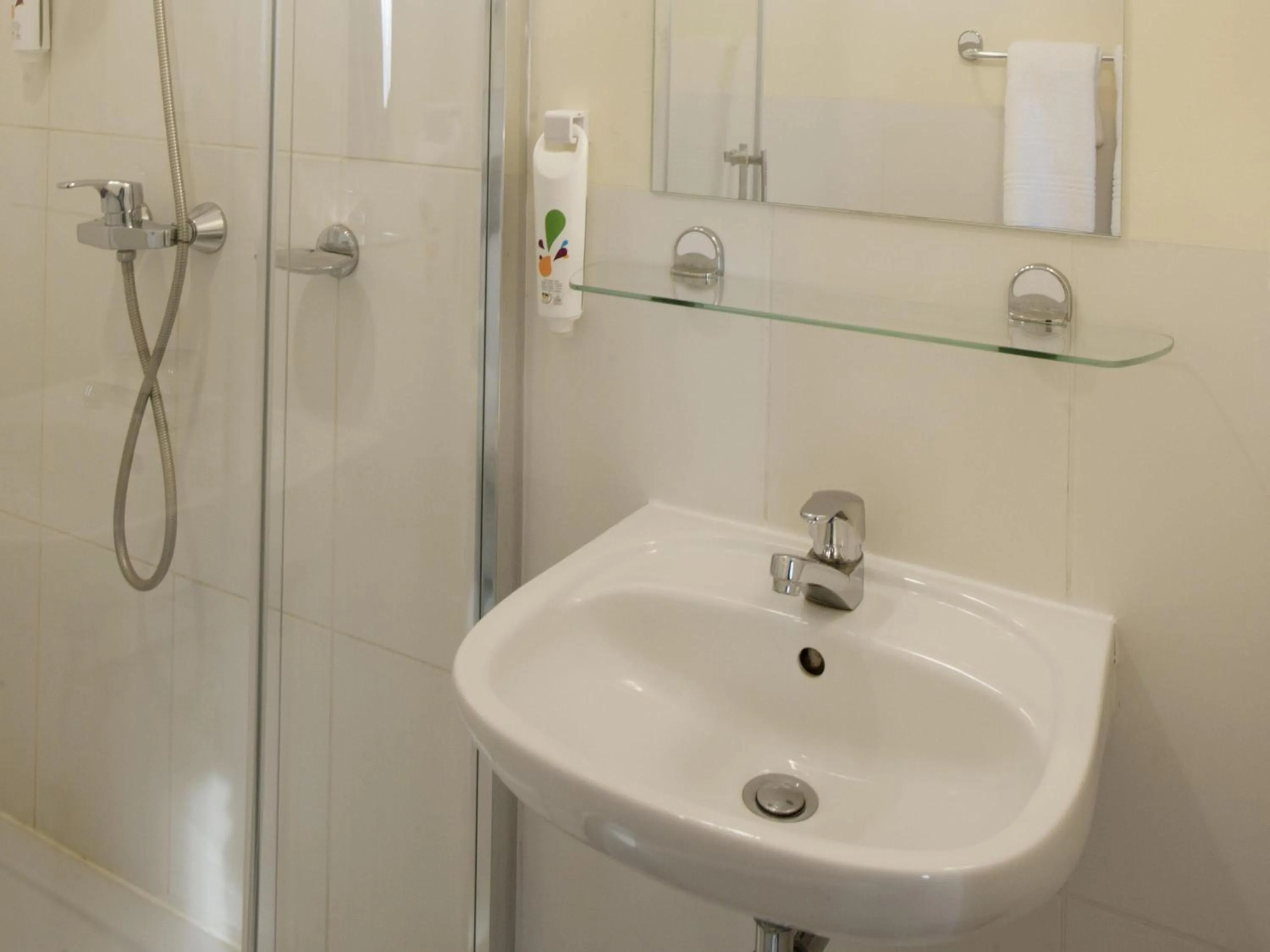 Bedroom in ibis Styles Warszawa West