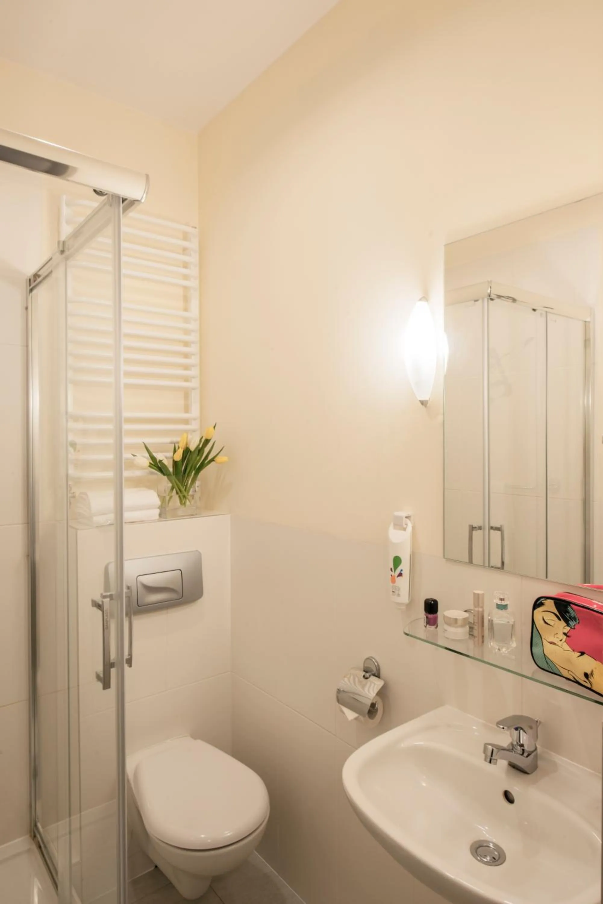 Photo of the whole room in ibis Styles Warszawa West