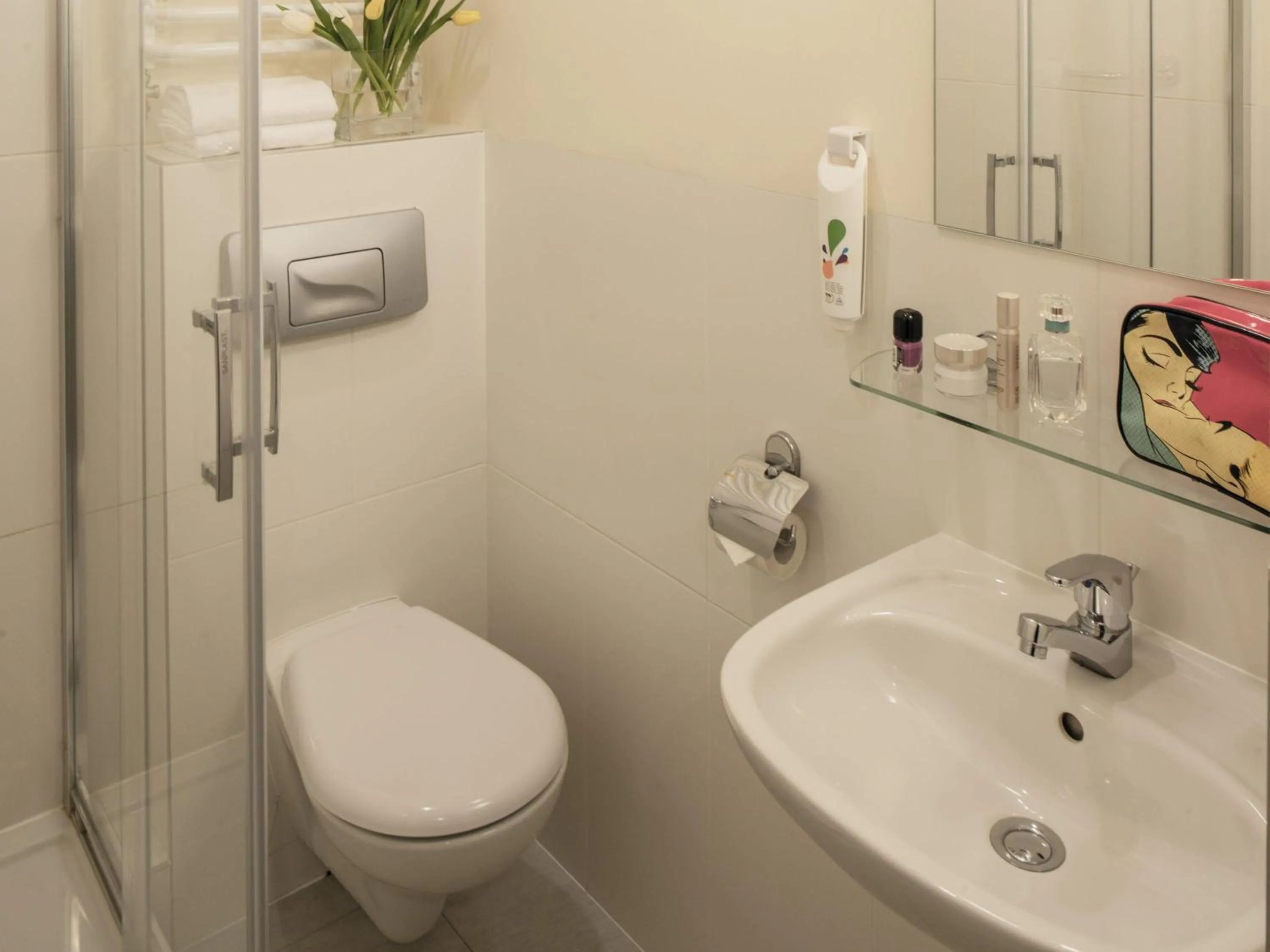 Bedroom in ibis Styles Warszawa West