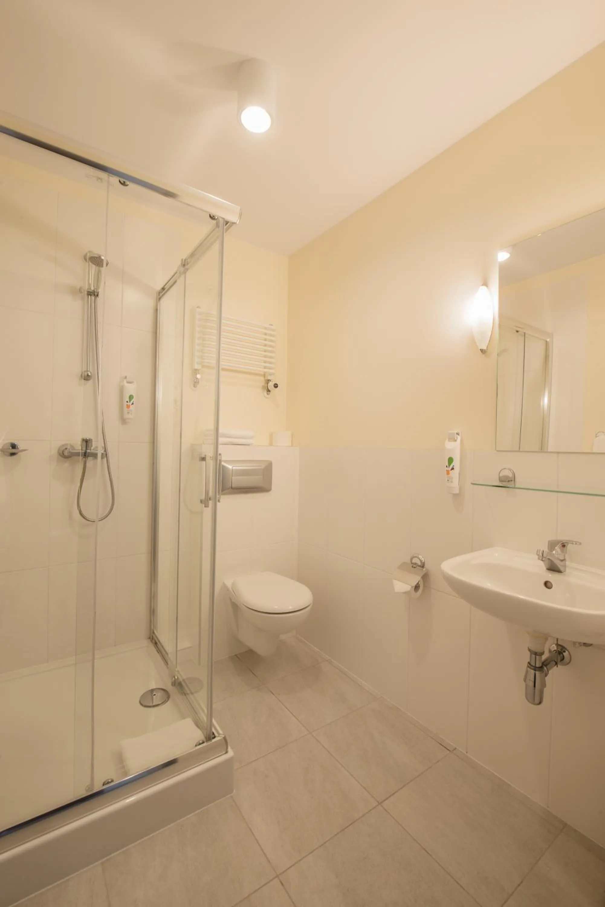 Photo of the whole room in ibis Styles Warszawa West