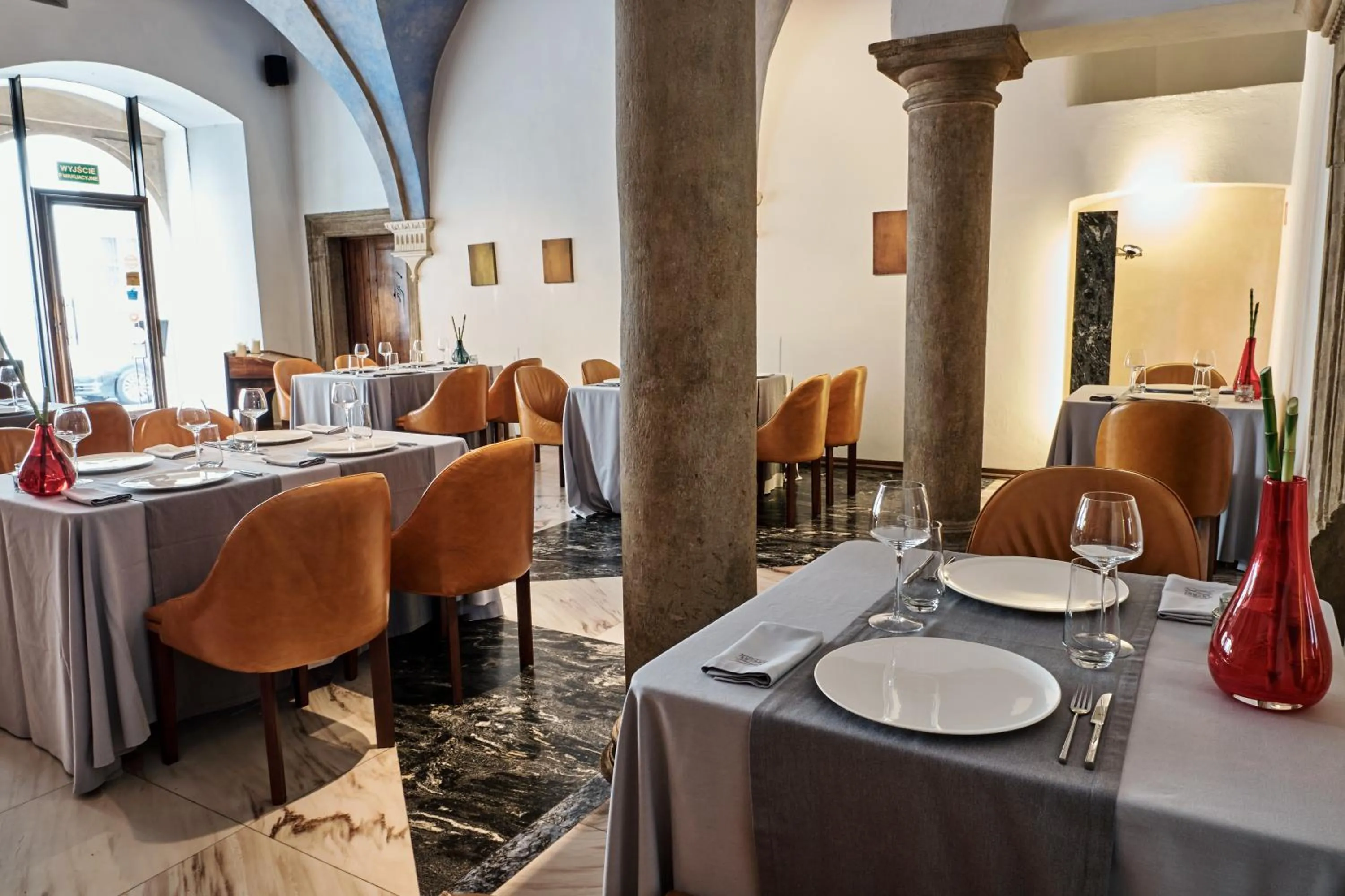 Restaurant/places to eat in Hotel Stary