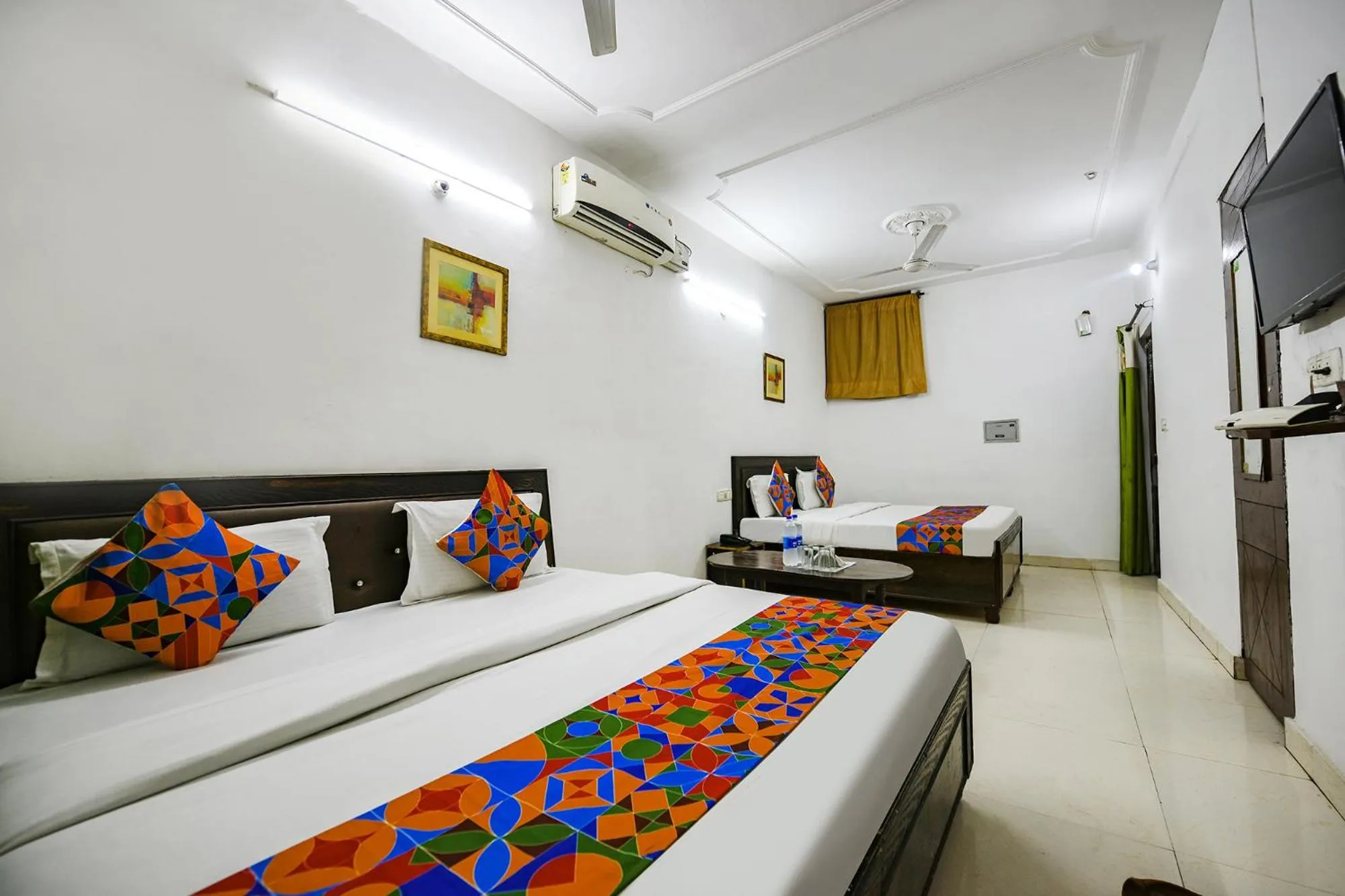 Communal lounge/ TV room, Bed in Via Diamond Sector 45