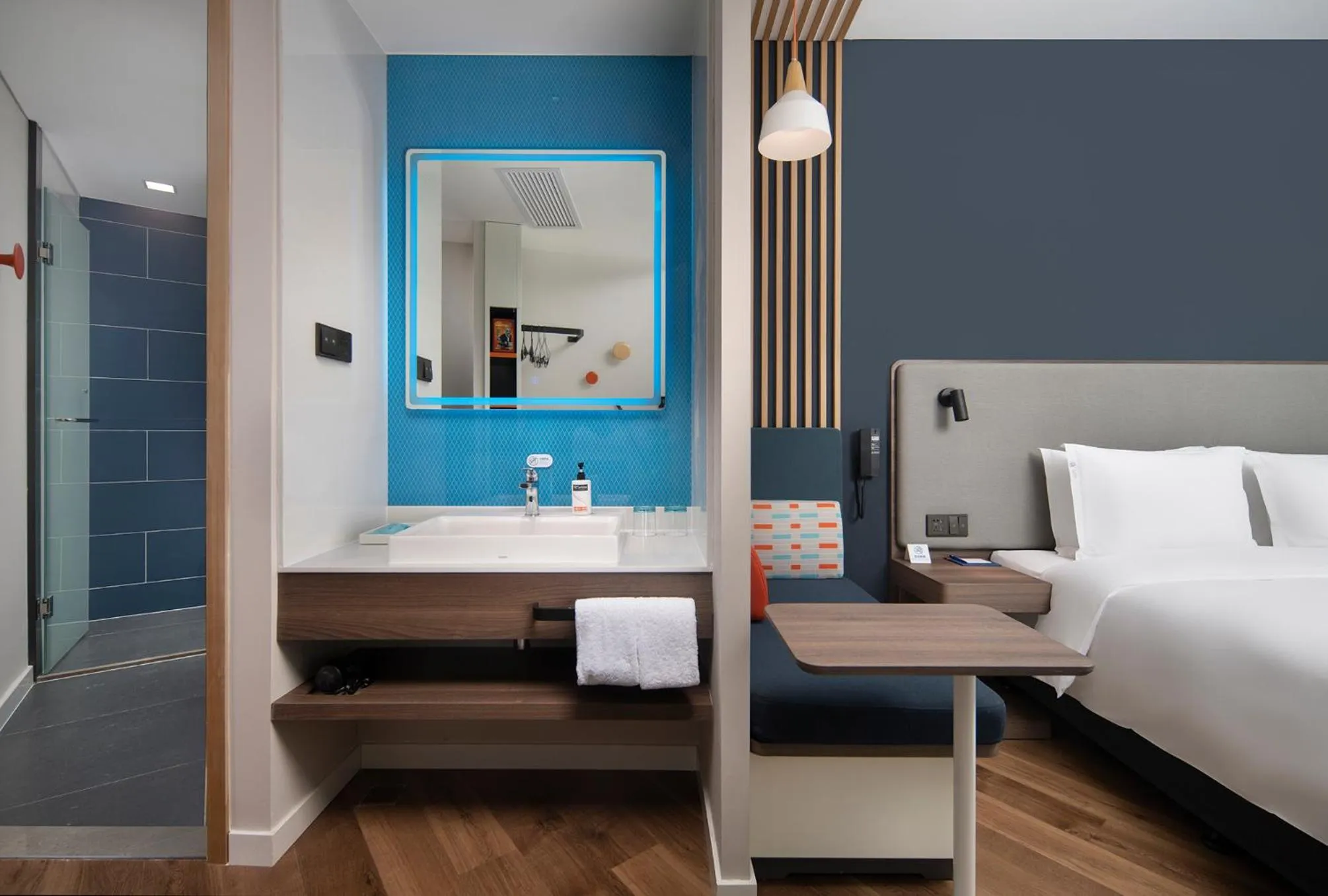 Seating area, Bed in Holiday Inn Express Xi'an Qujiang Center by IHG