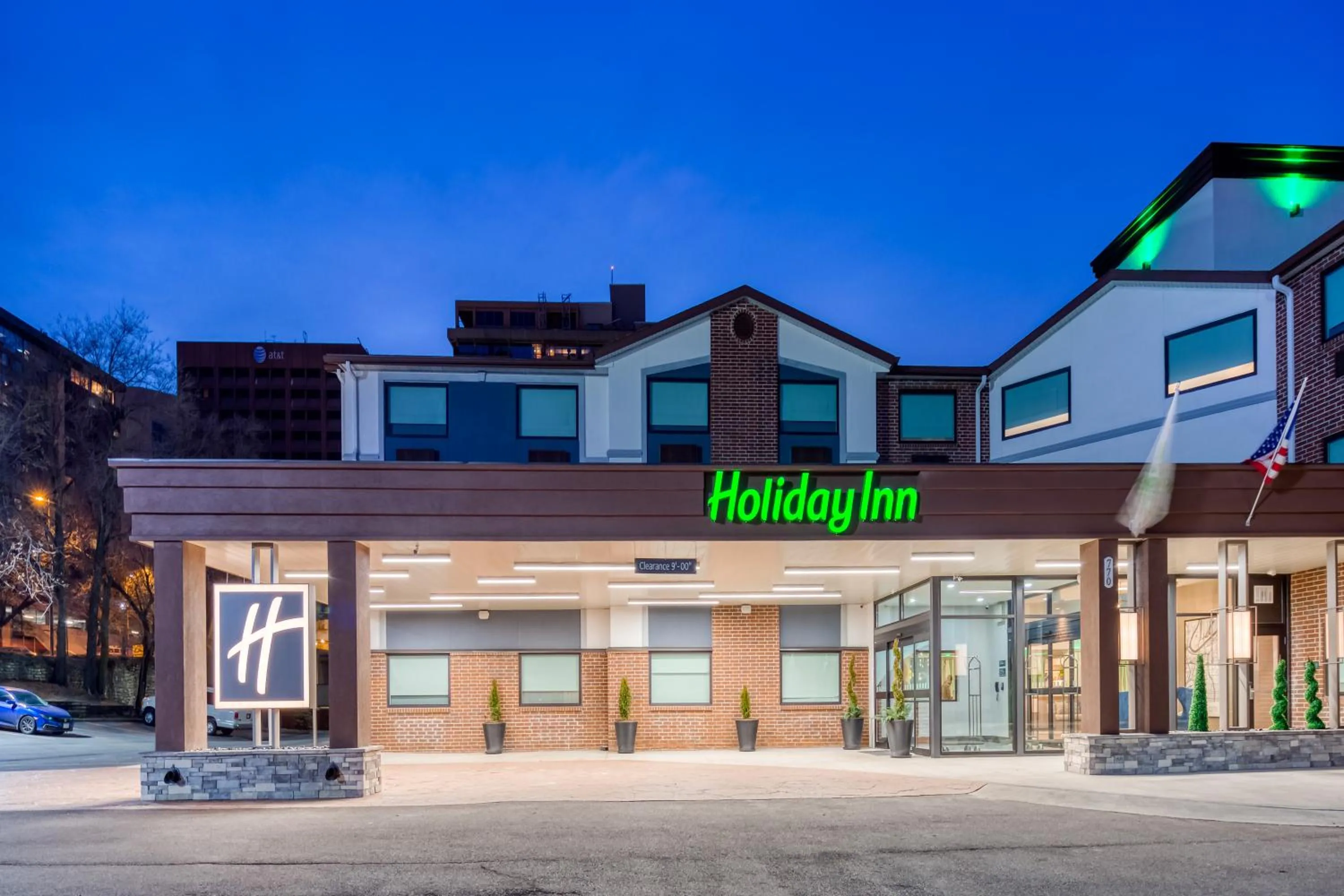 Property building in Holiday Inn Kansas City - Downtown by IHG