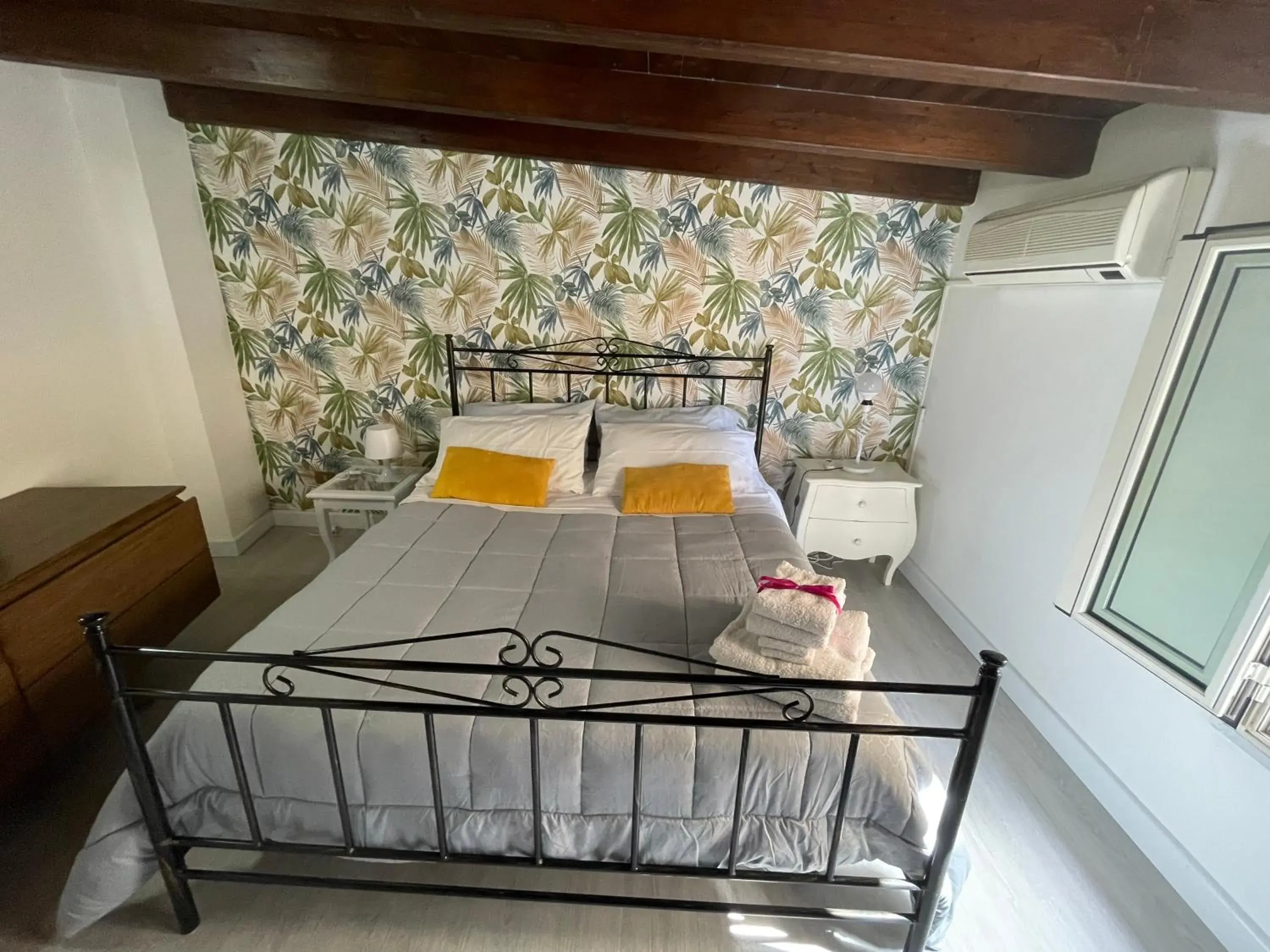 Two-Bedroom Apartment in La Zisa Holiday Two-Bedroom Apartment in La Zisa Holiday