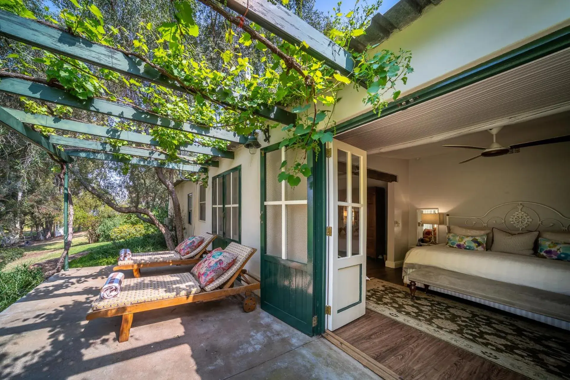 Suite - single occupancy in Bartholomeus Klip Farmhouse at Elandsberg Nature Reserve Suite - single occupancy in Bartholomeus Klip Farmhouse at Elandsberg Nature Reserve