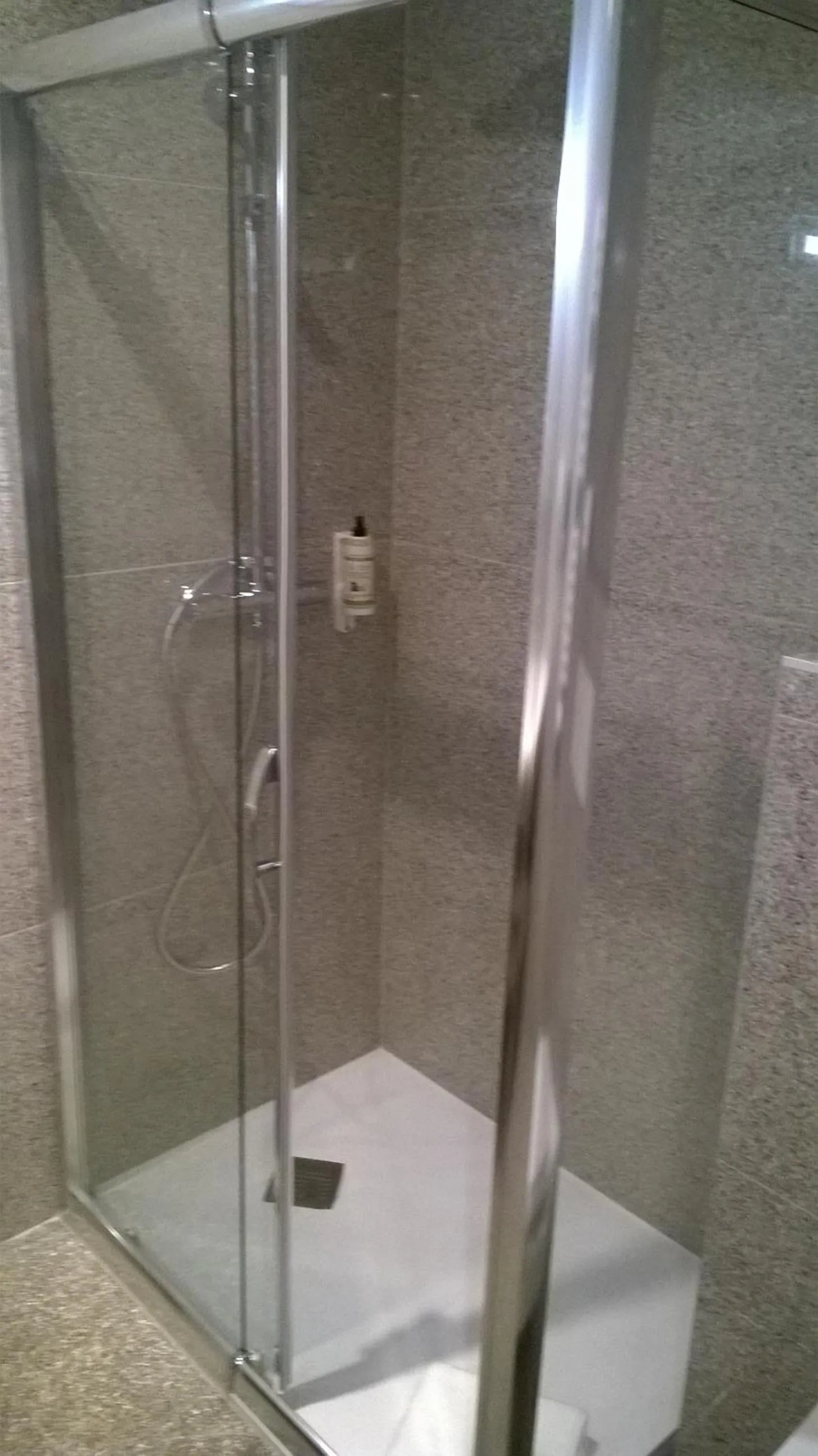 Bathroom in Aux Ateliers