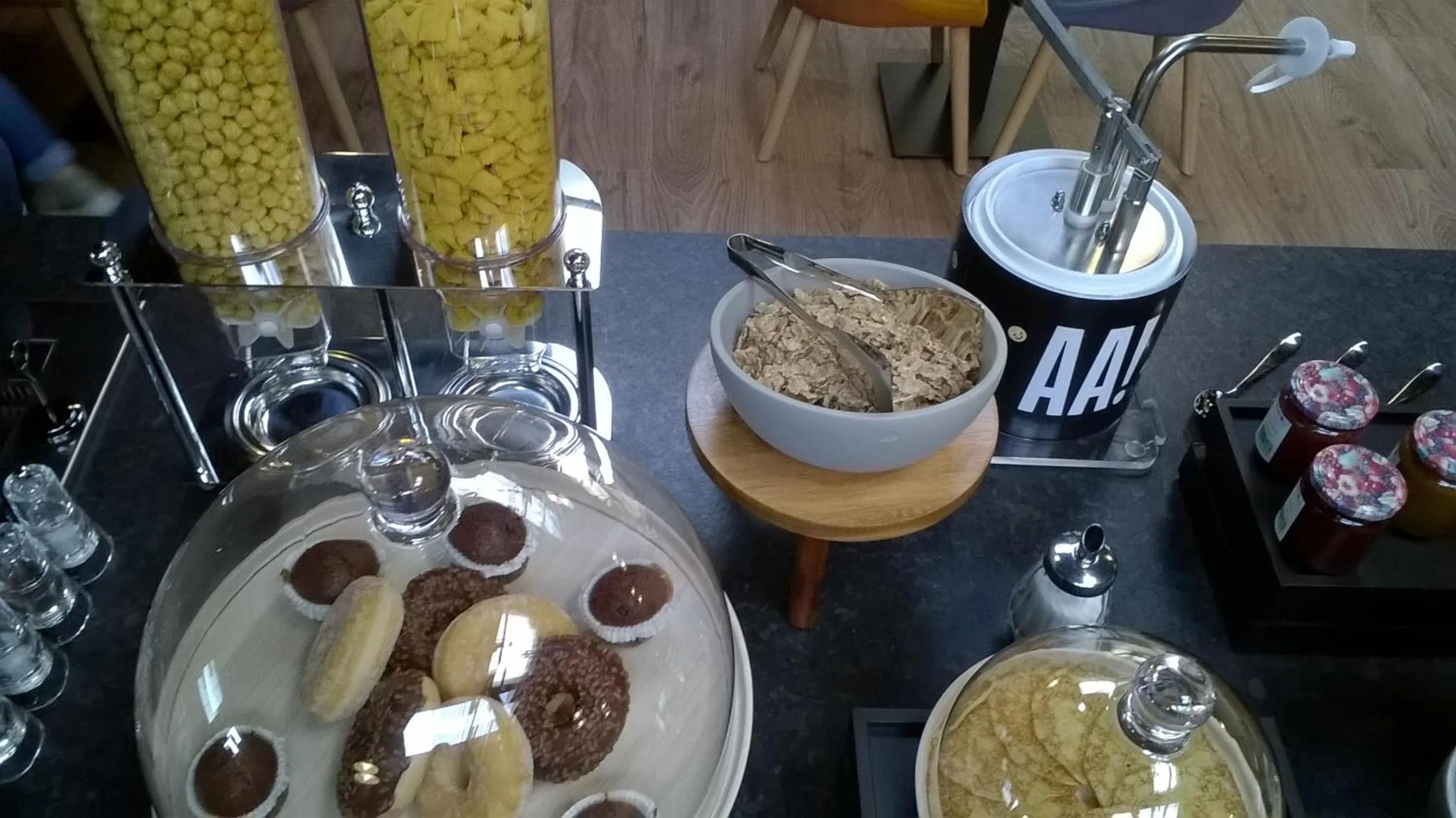 Continental breakfast in Aux Ateliers