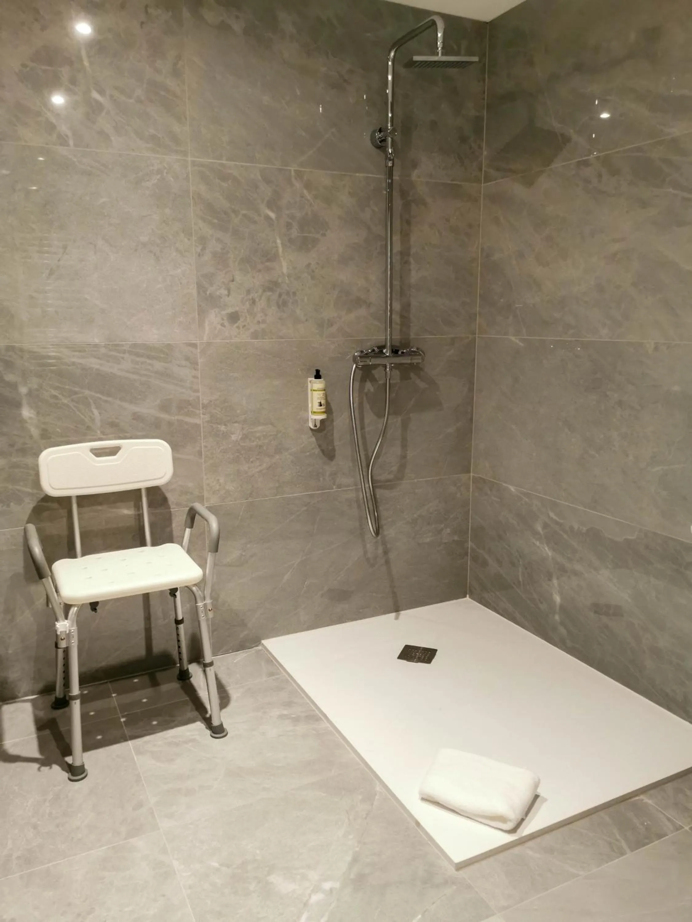 Shower in Aux Ateliers