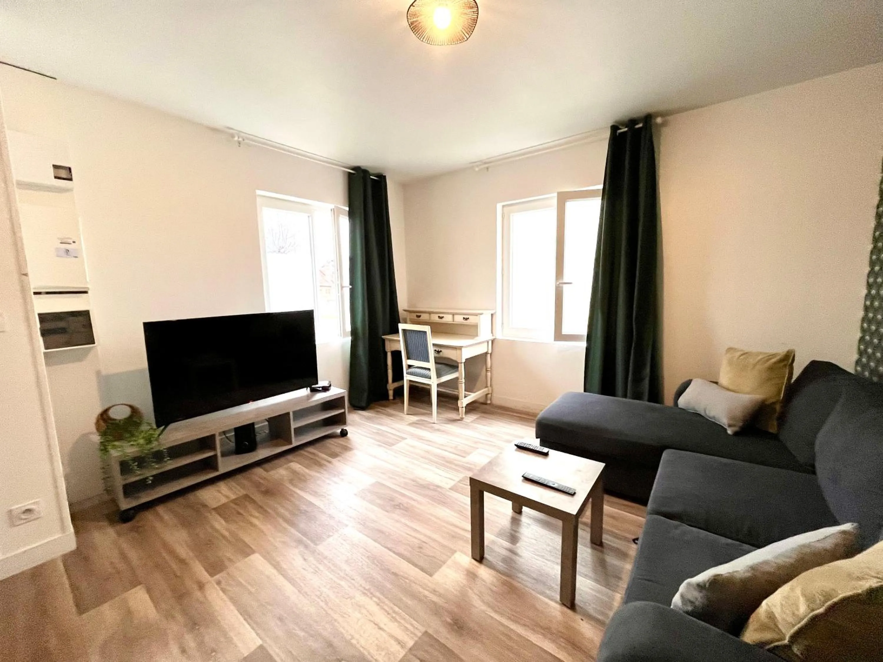 Communal lounge/ TV room in Bienvenue chez vous, Déplacement Pro