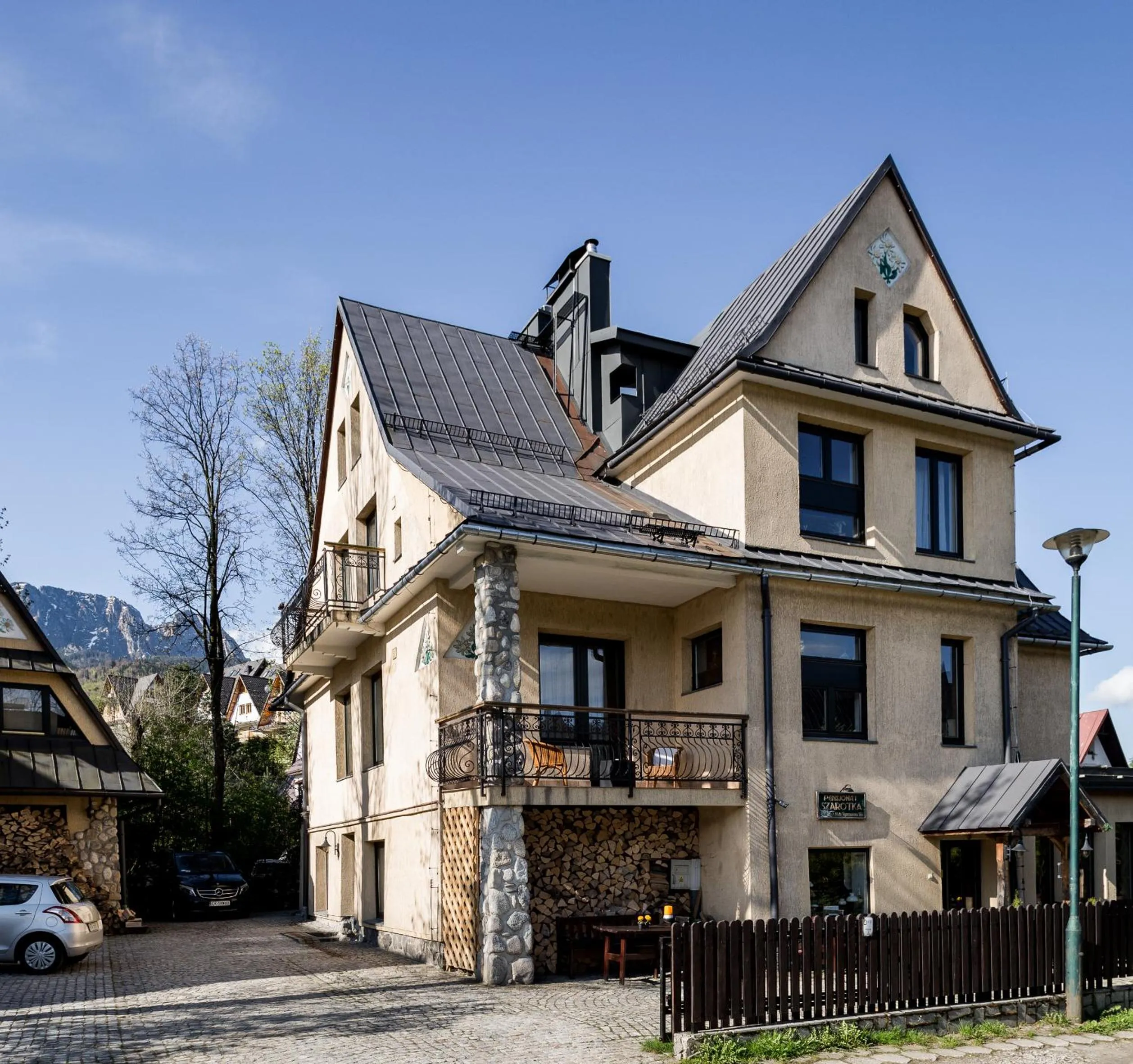 Property building in Szarotka