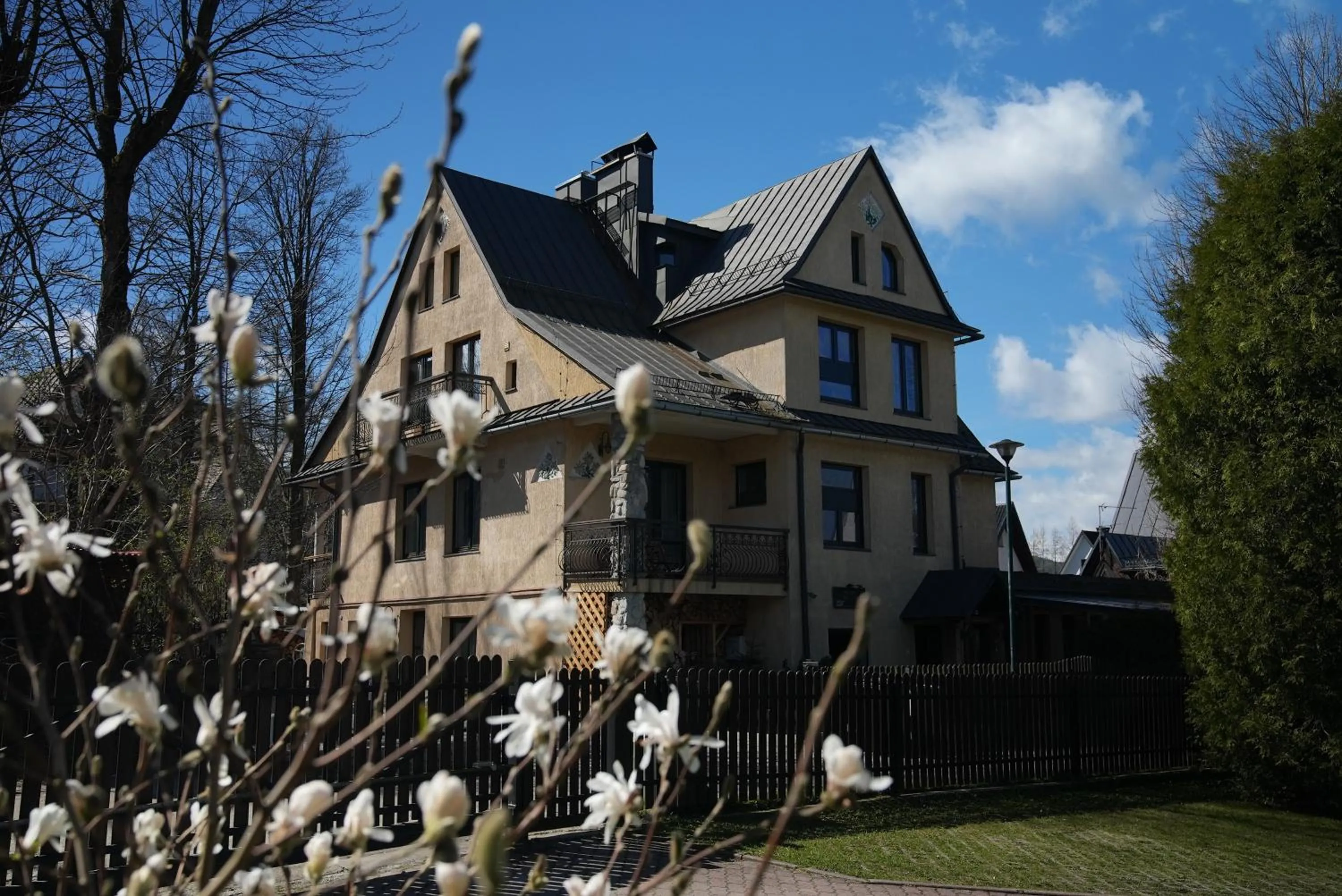 Property building in Szarotka