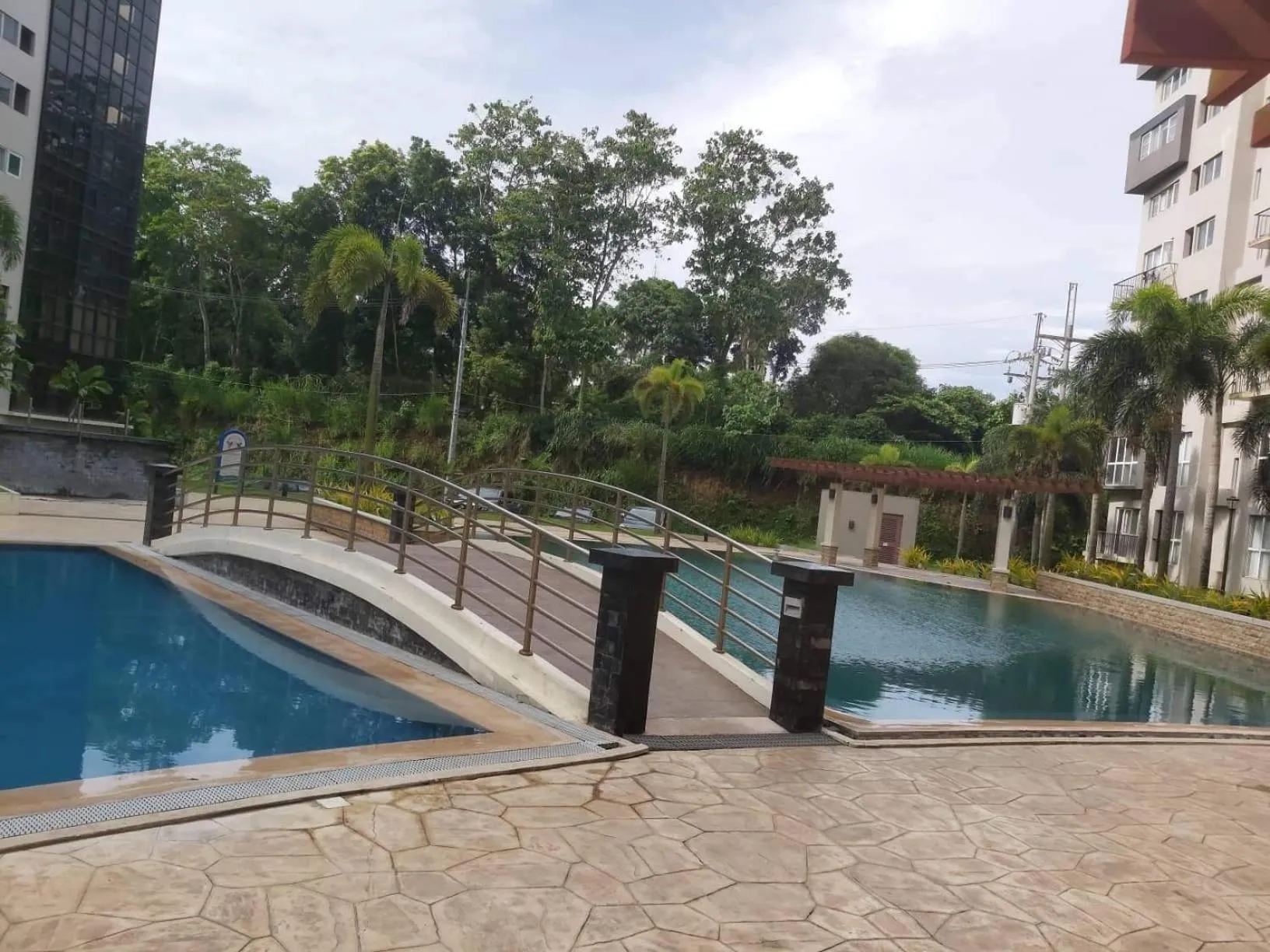 Swimming pool in Affordable Tagaytay Monteluce 2 BR with Pool G28