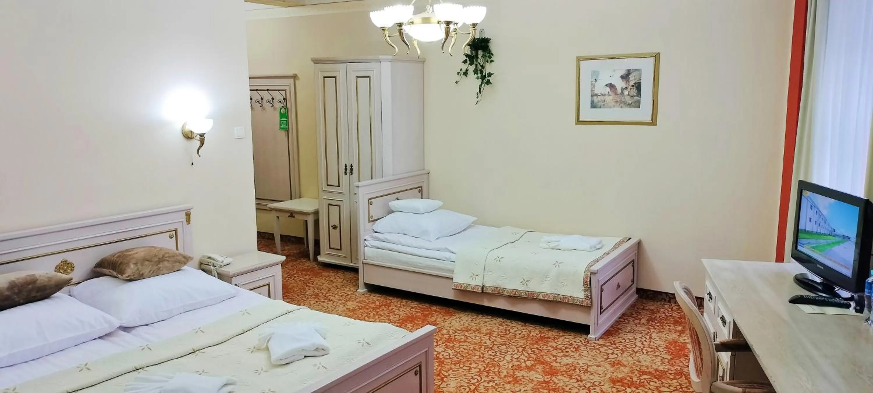 Photo of the whole room in Great Polonia Kraków Old Town