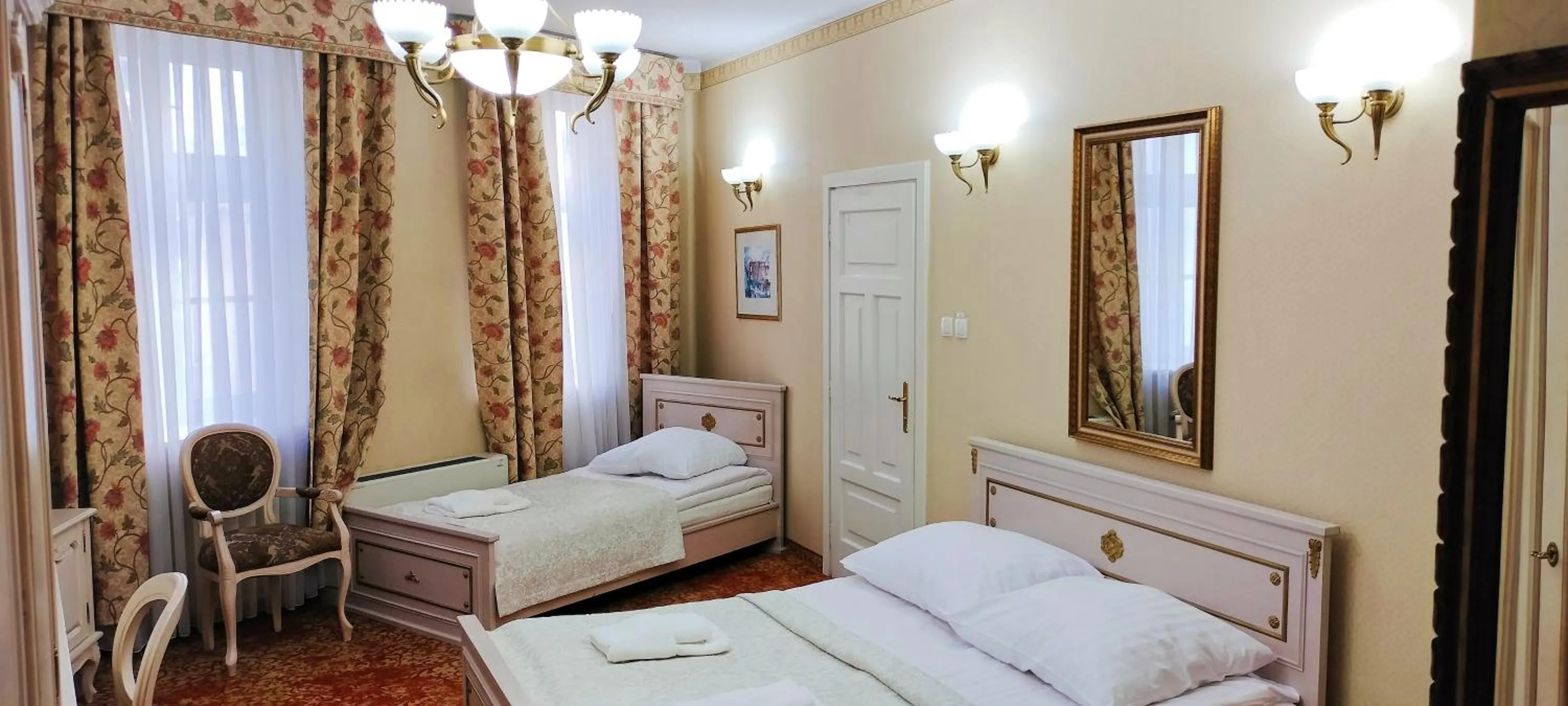 Photo of the whole room in Great Polonia Kraków Old Town