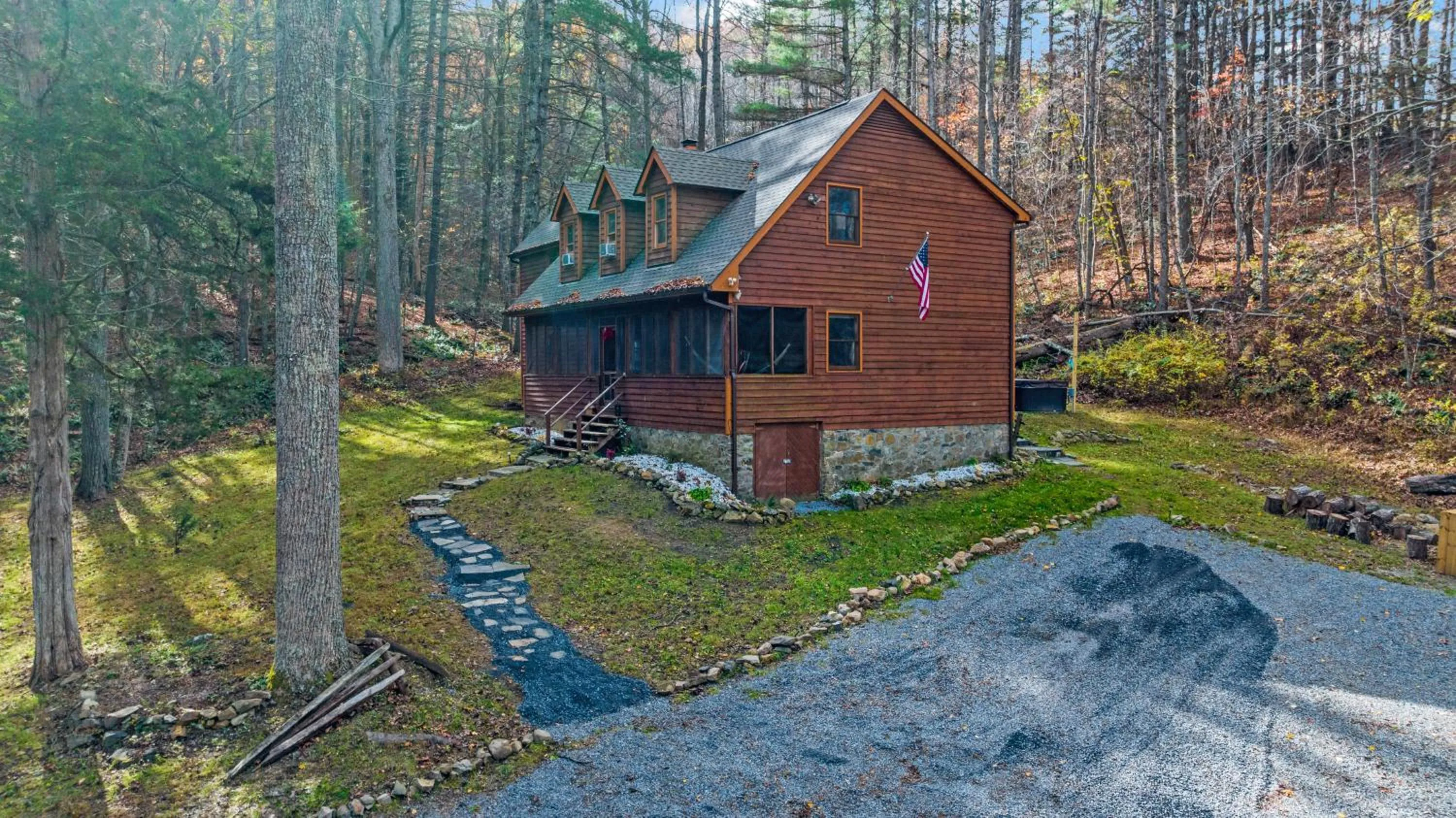 Sleepy Hollow 5BR Cabin - National Park 7 Min, Hot Tub, Fire Pit, Sleeps 12