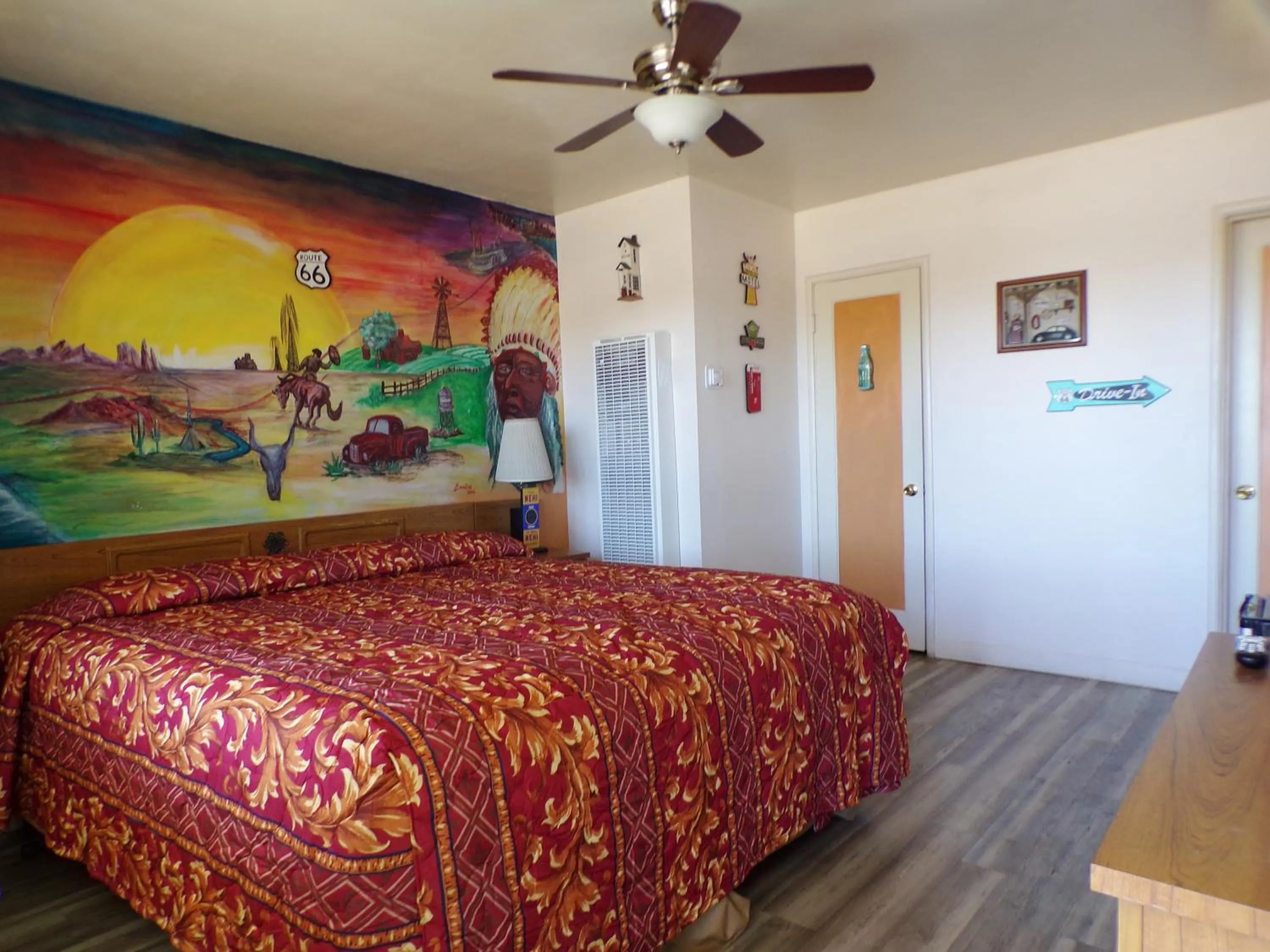 Bedroom, Bed in Cypress Tree Motel