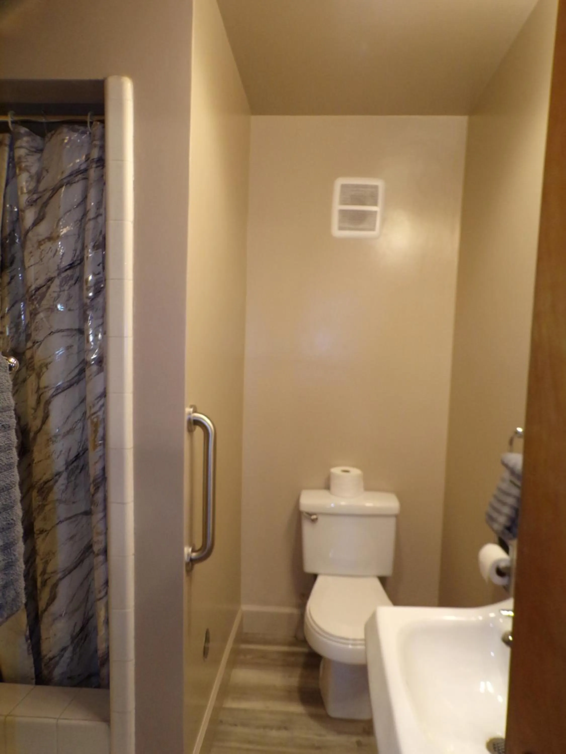 Bathroom in Cypress Tree Motel