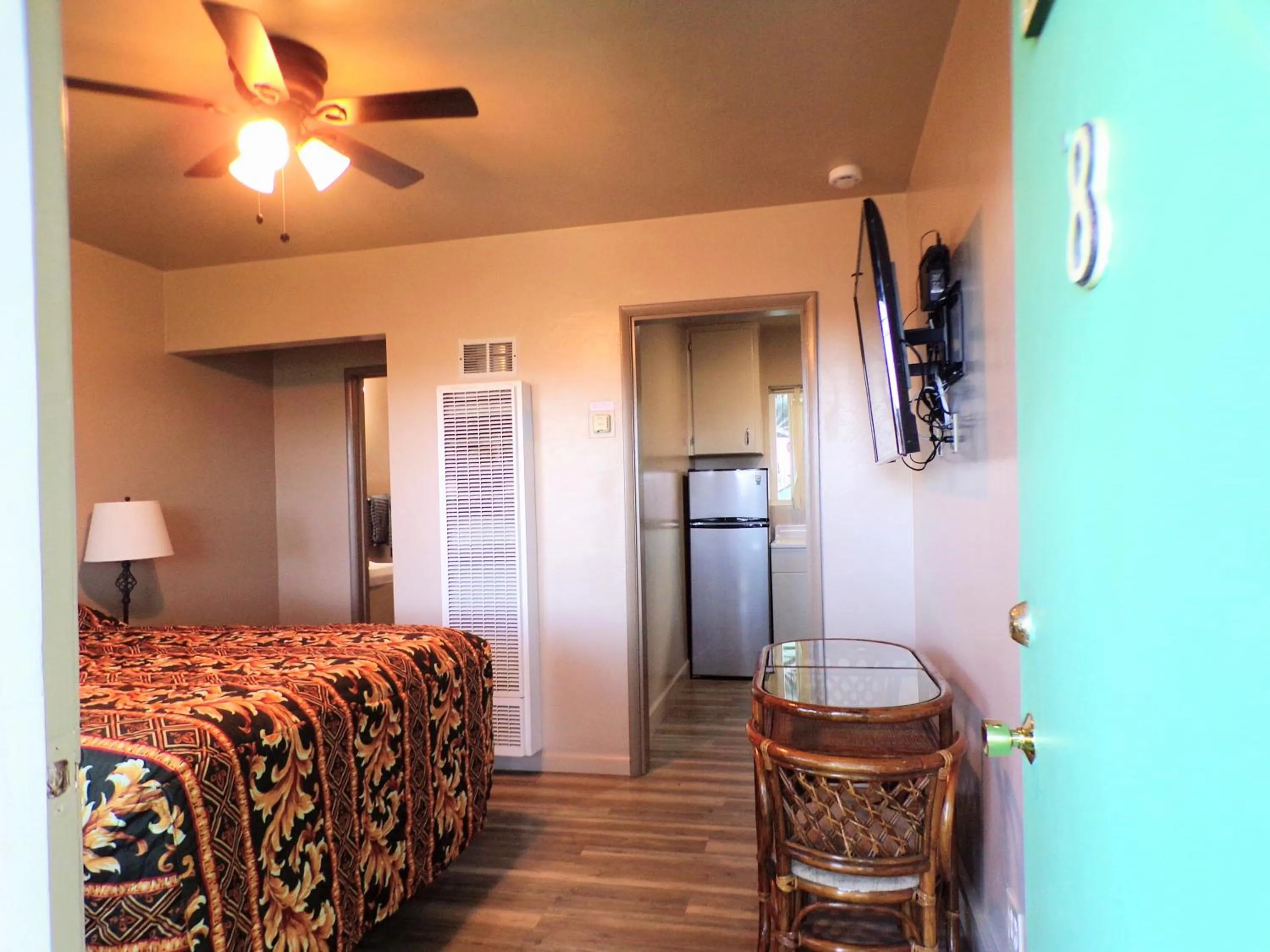 Photo of the whole room, Bed in Cypress Tree Motel