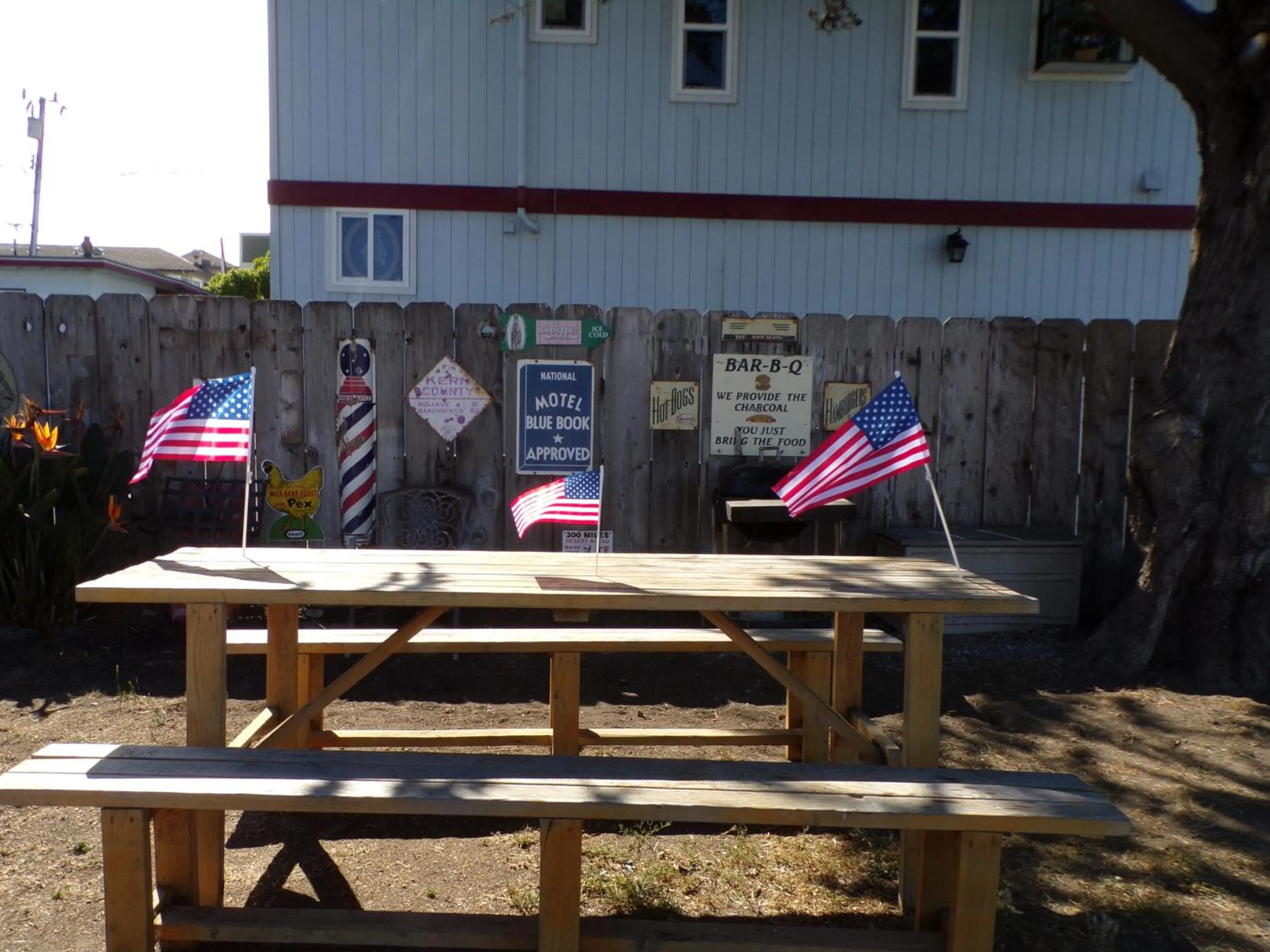 BBQ facilities in Cypress Tree Motel