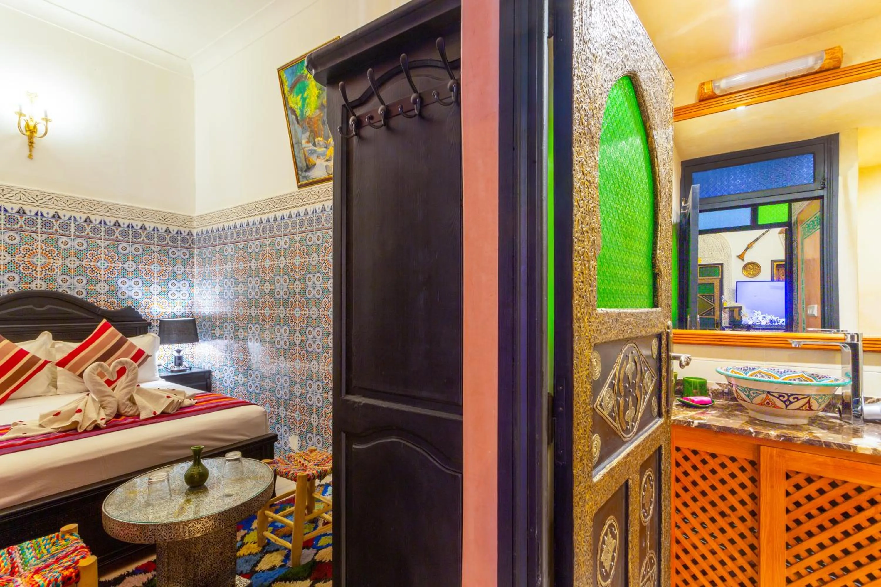 Photo of the whole room, Bed in Riad La Porte d'Or & SPA