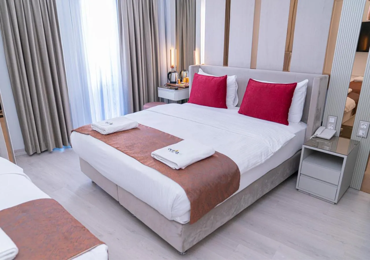 Seating area, Bed in Cetin Port Hotel