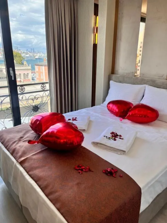 Seating area, Bed in Cetin Port Hotel