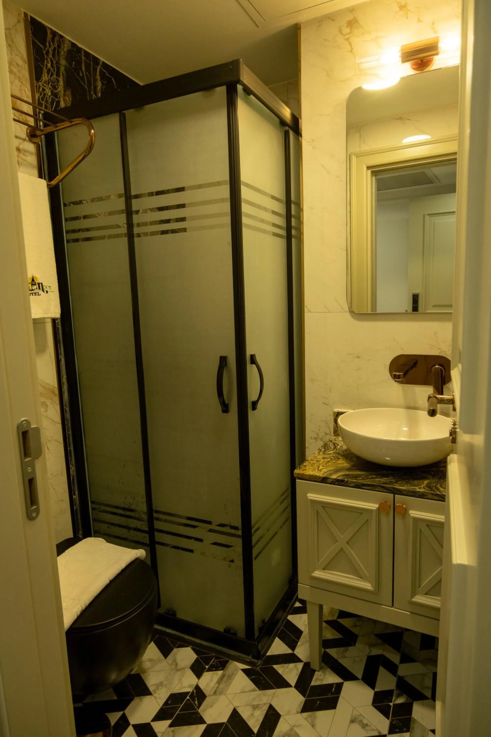 Shower in Cetin Port Hotel